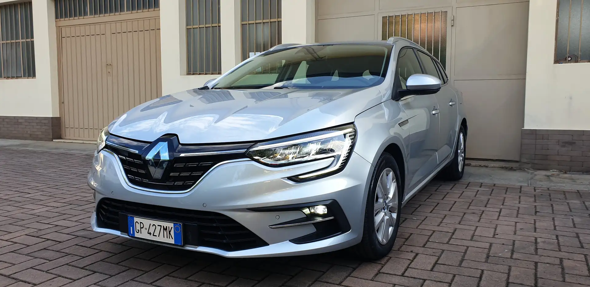 Renault Megane Sporter 1.6 E-Tech phev Equilibre 160cv auto Argento - 1