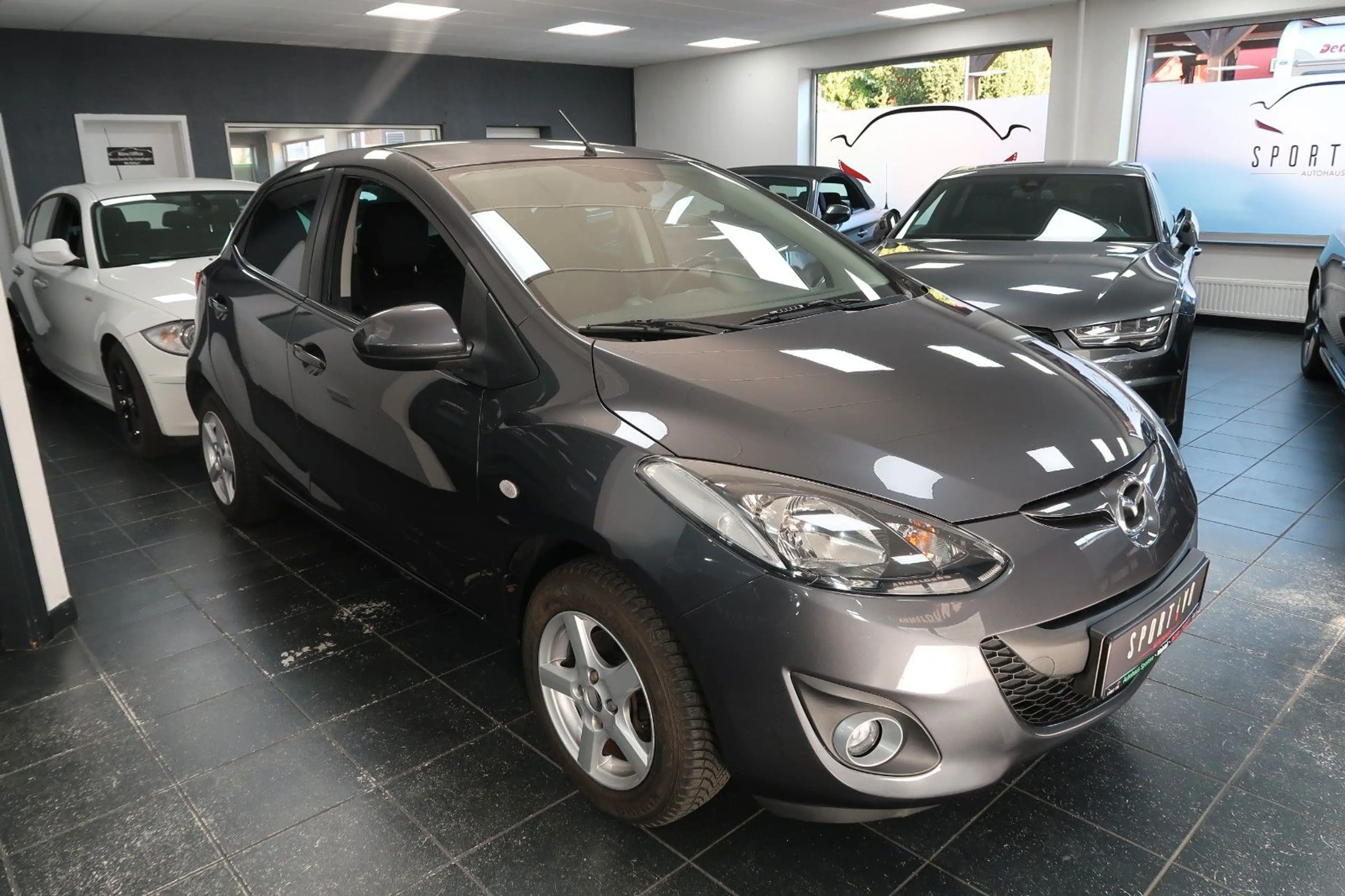 Mazda 2 Lim. 1.3 Kenko*Klima*Shz*Tüv*Service Neu*Top — photo 3
