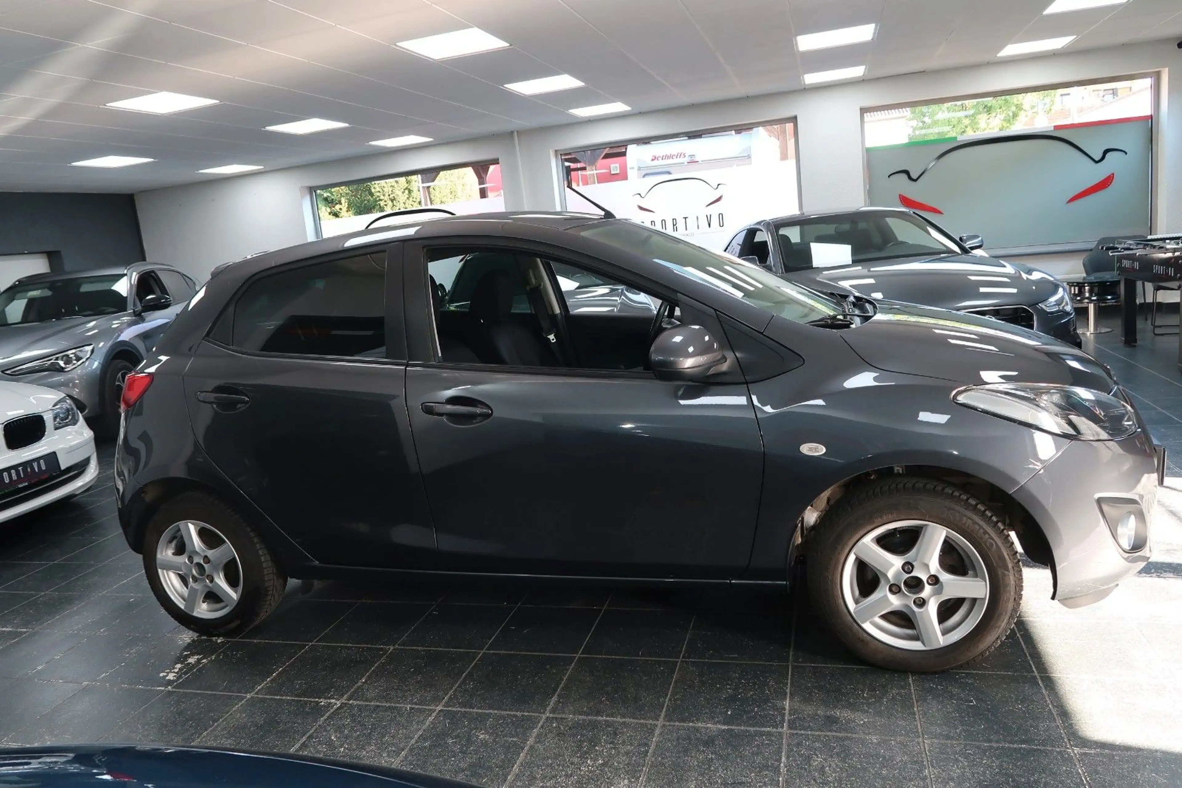 Mazda 2 Lim. 1.3 Kenko*Klima*Shz*Tüv*Service Neu*Top — photo 4