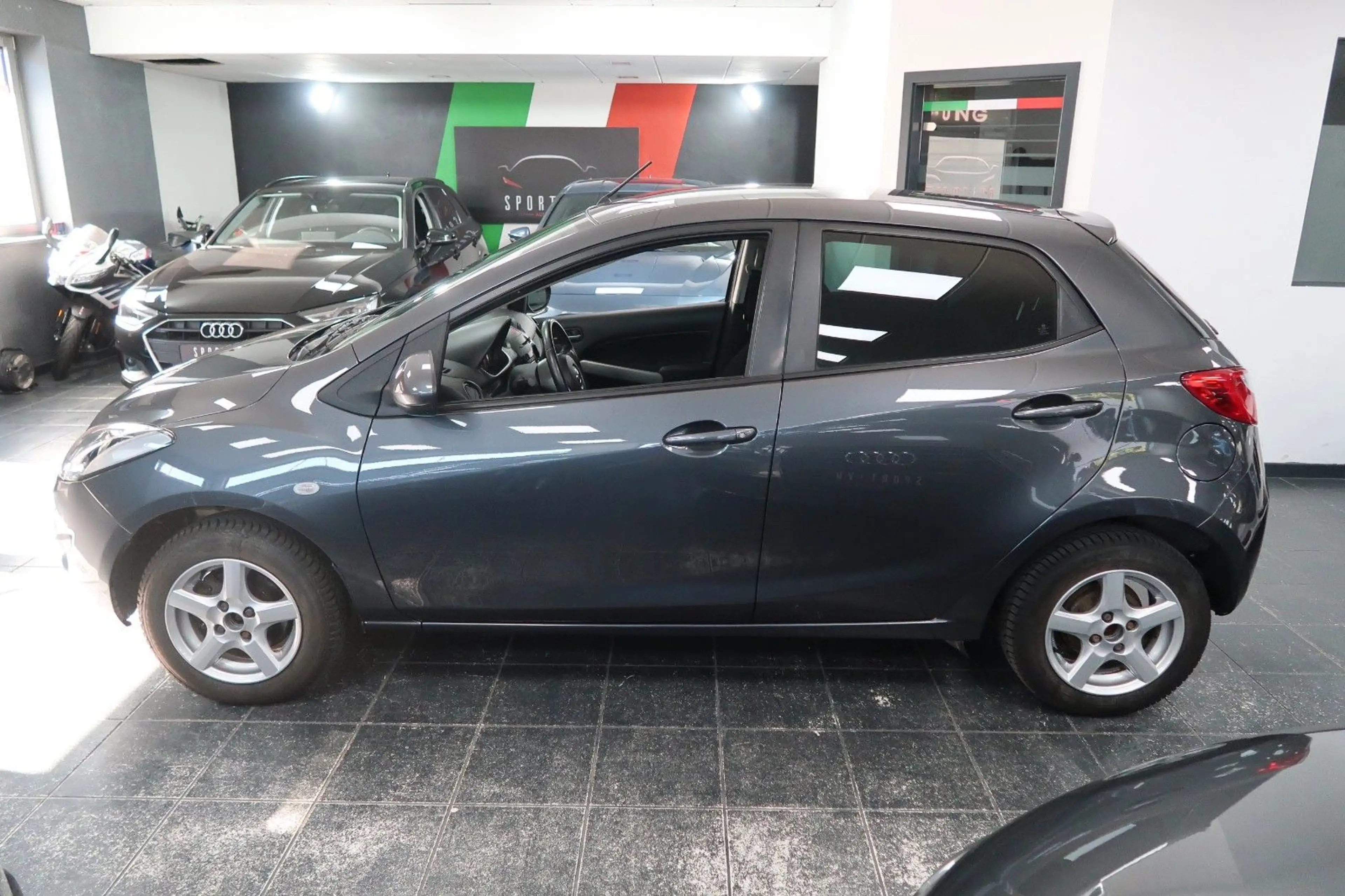 Mazda 2 Lim. 1.3 Kenko*Klima*Shz*Tüv*Service Neu*Top — photo 8