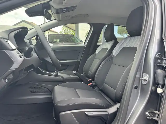 Renault Clio view 8