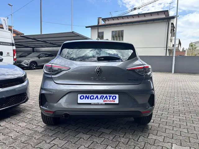 Renault Clio view 4
