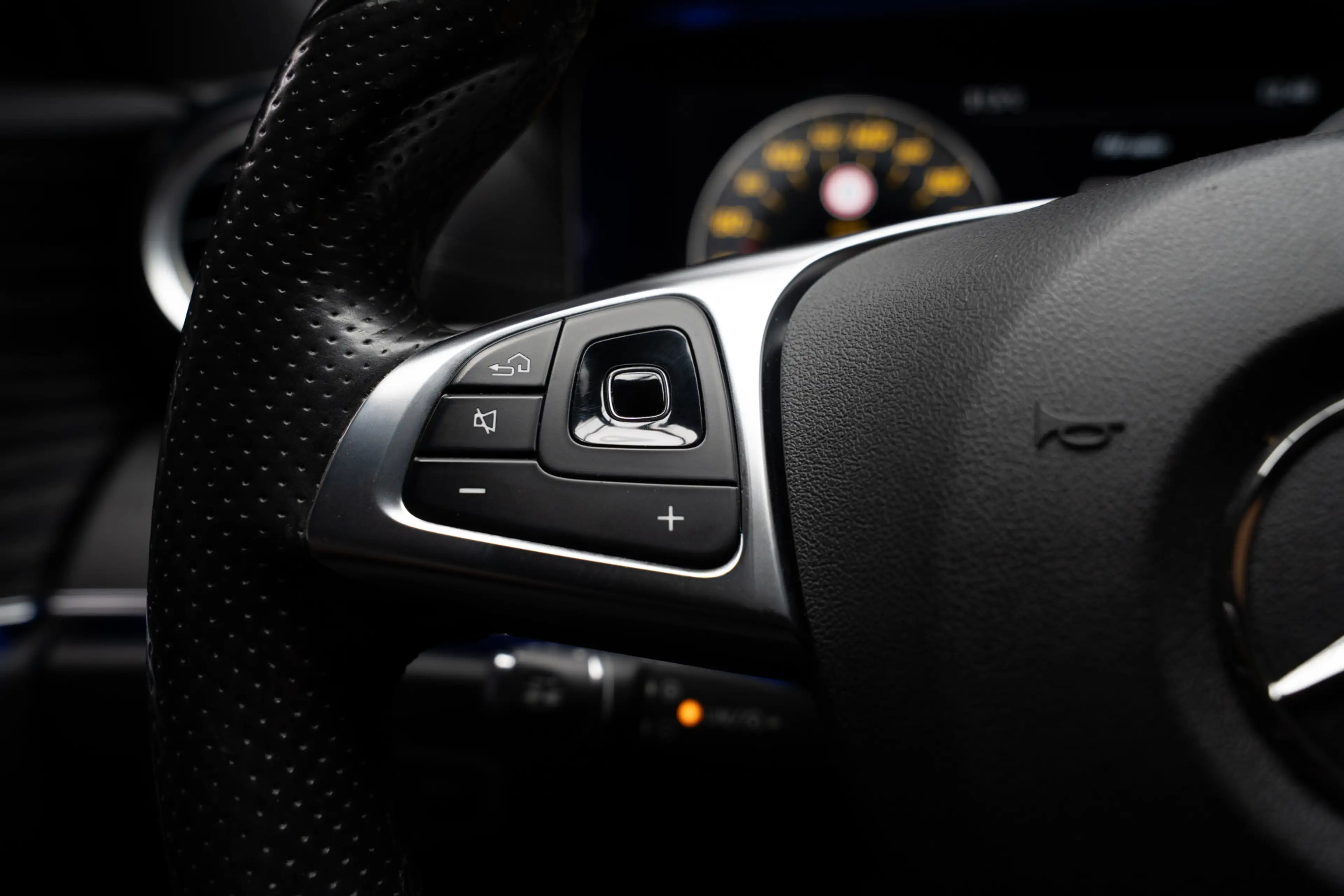 Mercedes-Benz E 350 d AMG Panodak Leer 360° Burmester Navi Softclose D — photo 27