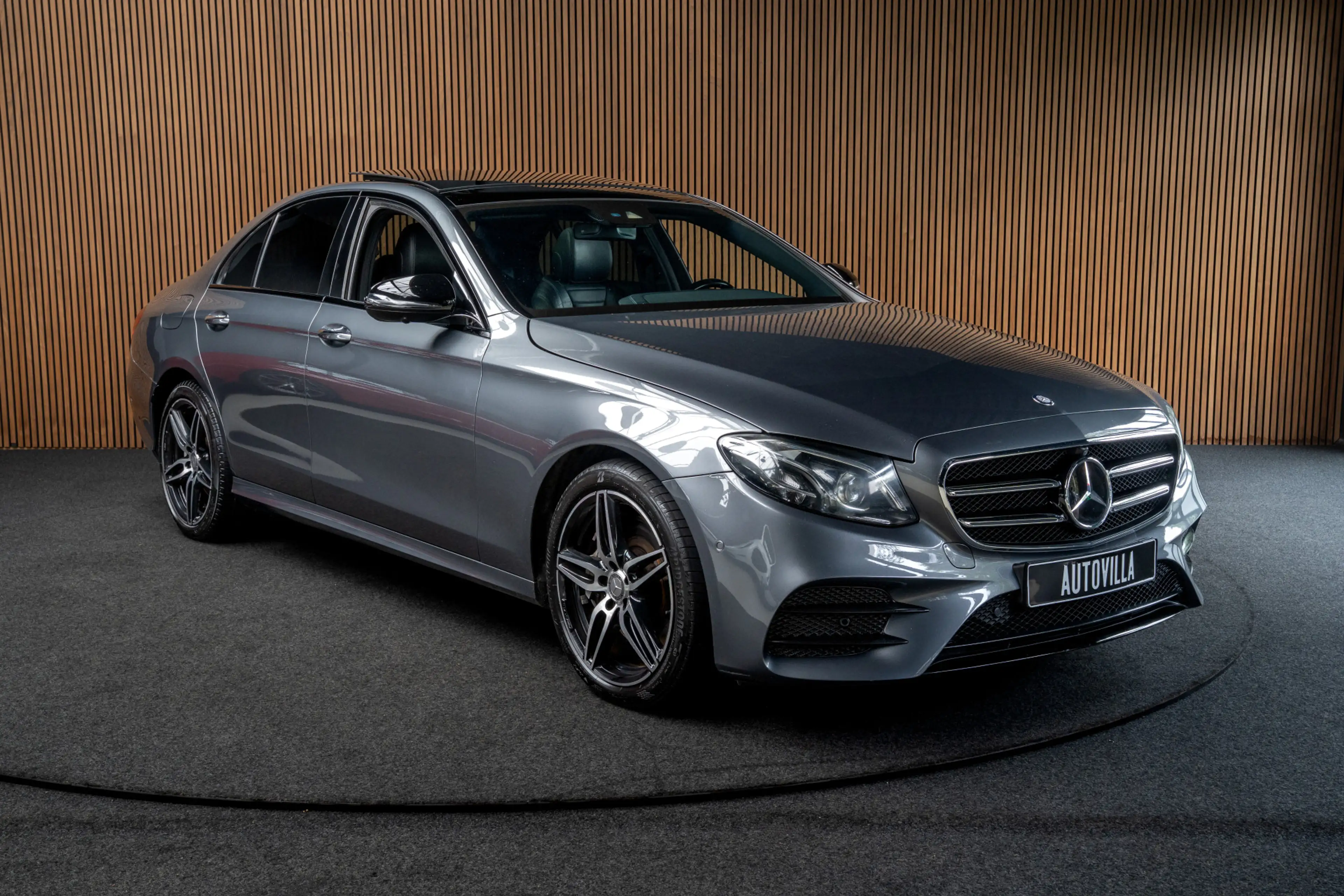 Mercedes-Benz E 350 d AMG Panodak Leer 360° Burmester Navi Softclose D — photo 7