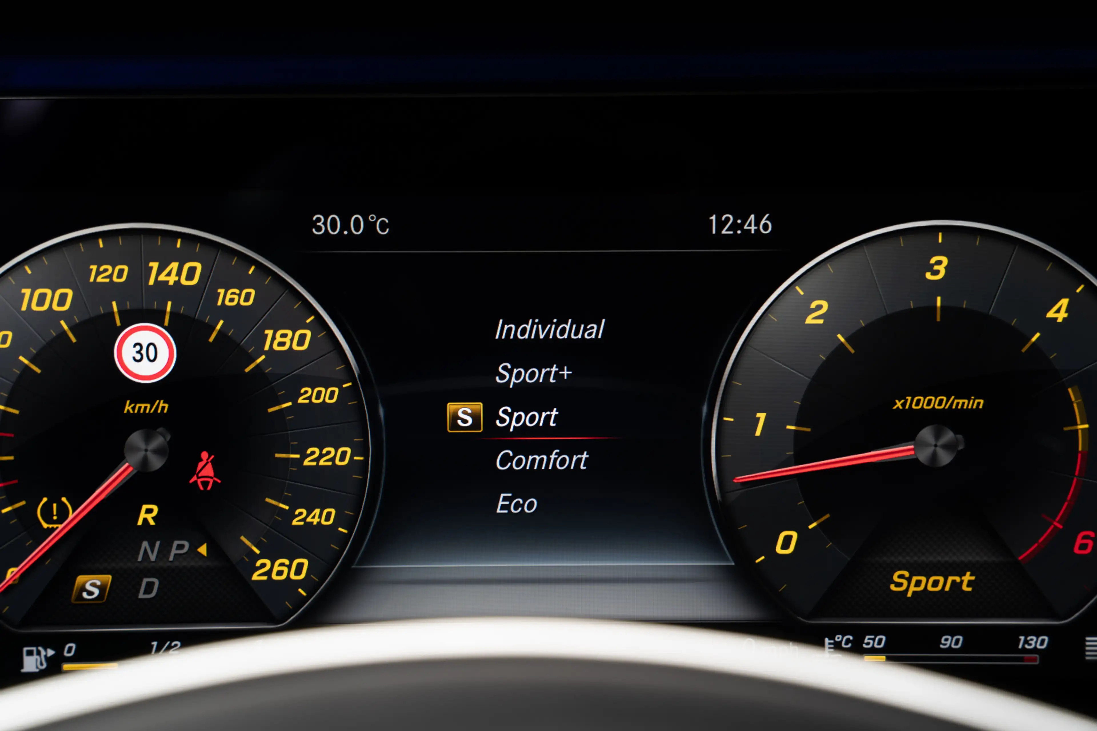 Mercedes-Benz E 350 d AMG Panodak Leer 360° Burmester Navi Softclose D — photo 32