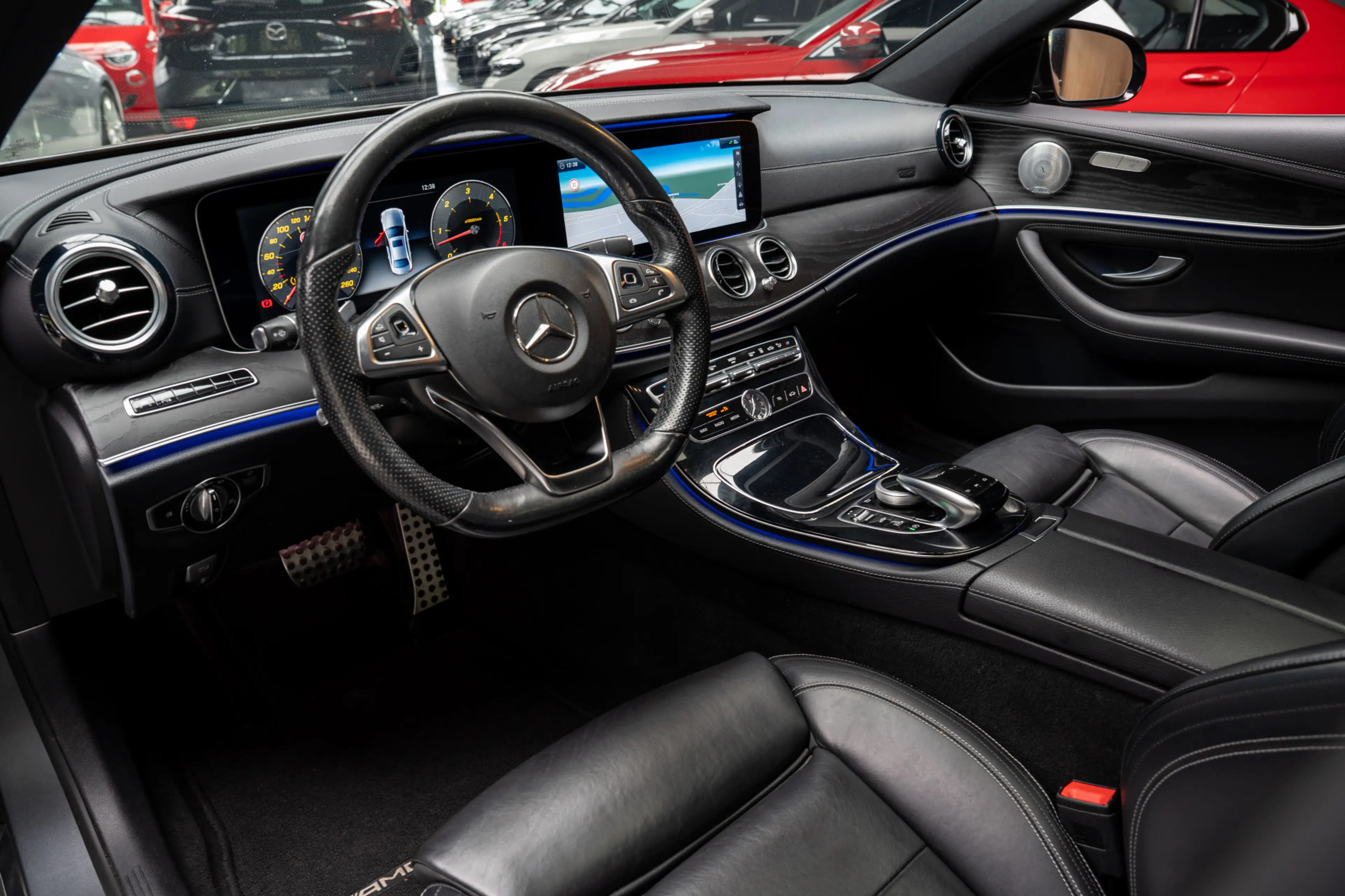 Mercedes-Benz E 350 d AMG Panodak Leer 360° Burmester Navi Softclose D — photo 11