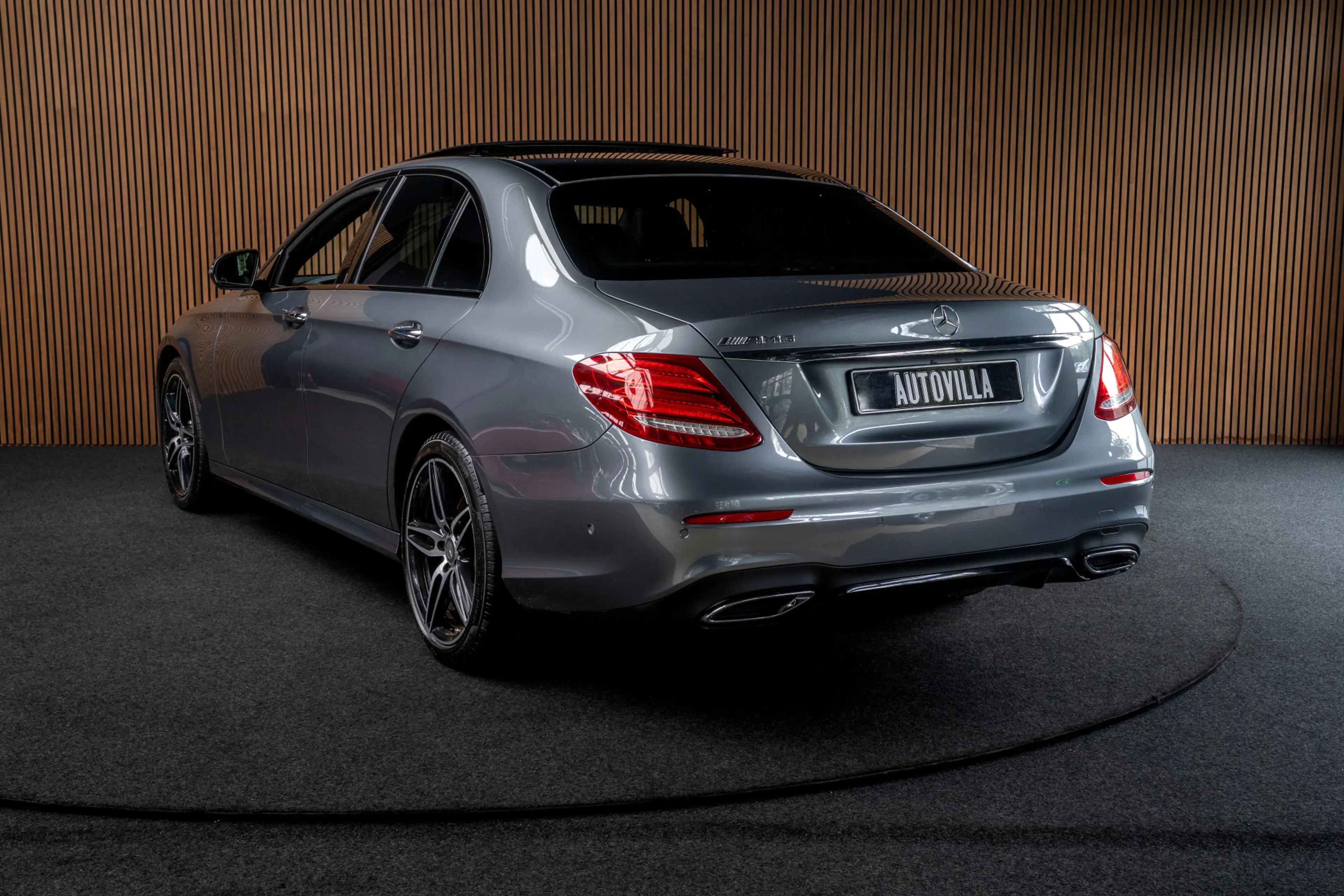 Mercedes-Benz E 350 d AMG Panodak Leer 360° Burmester Navi Softclose D — photo 3