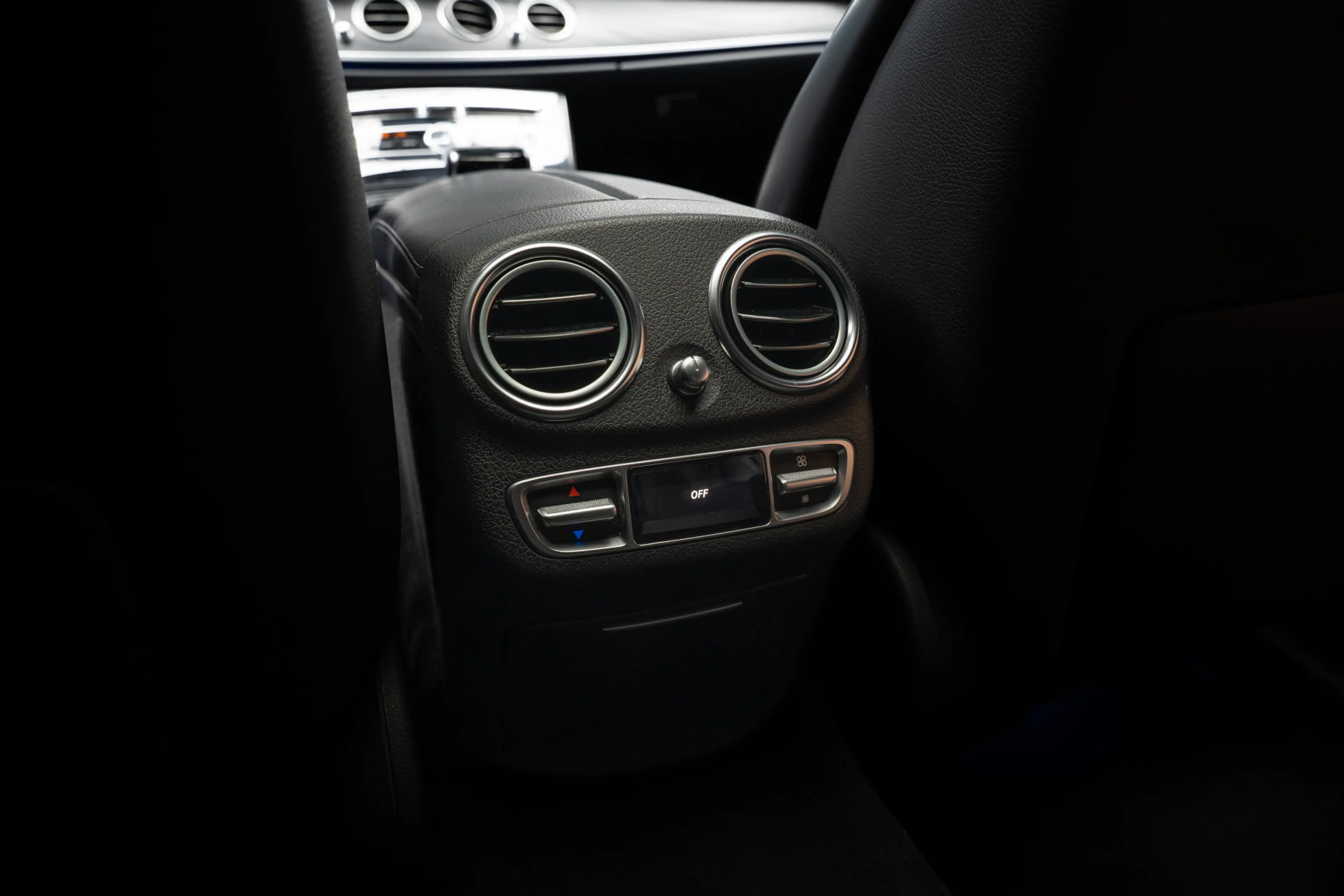 Mercedes-Benz E 350 d AMG Panodak Leer 360° Burmester Navi Softclose D — photo 29