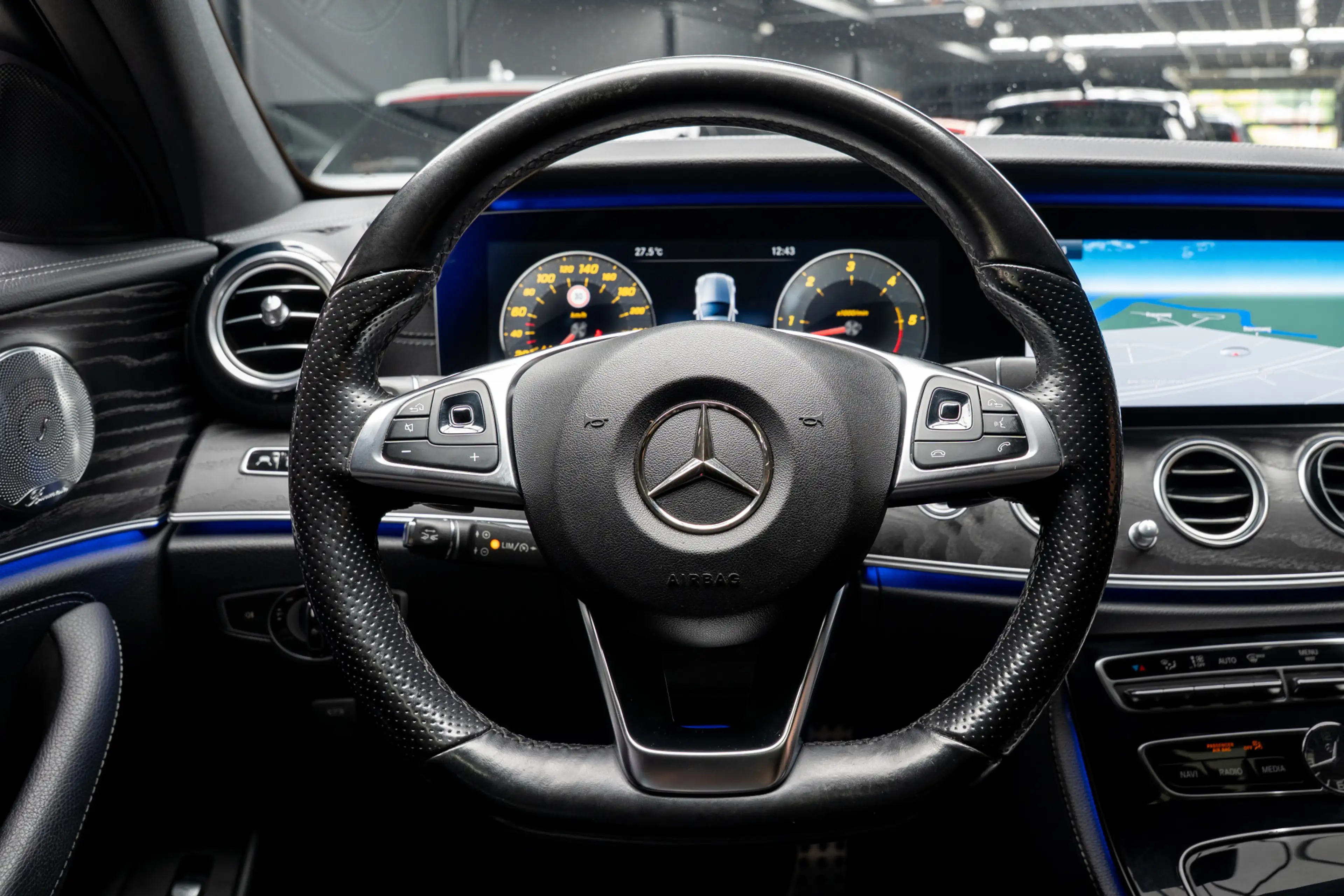 Mercedes-Benz E 350 d AMG Panodak Leer 360° Burmester Navi Softclose D — photo 23