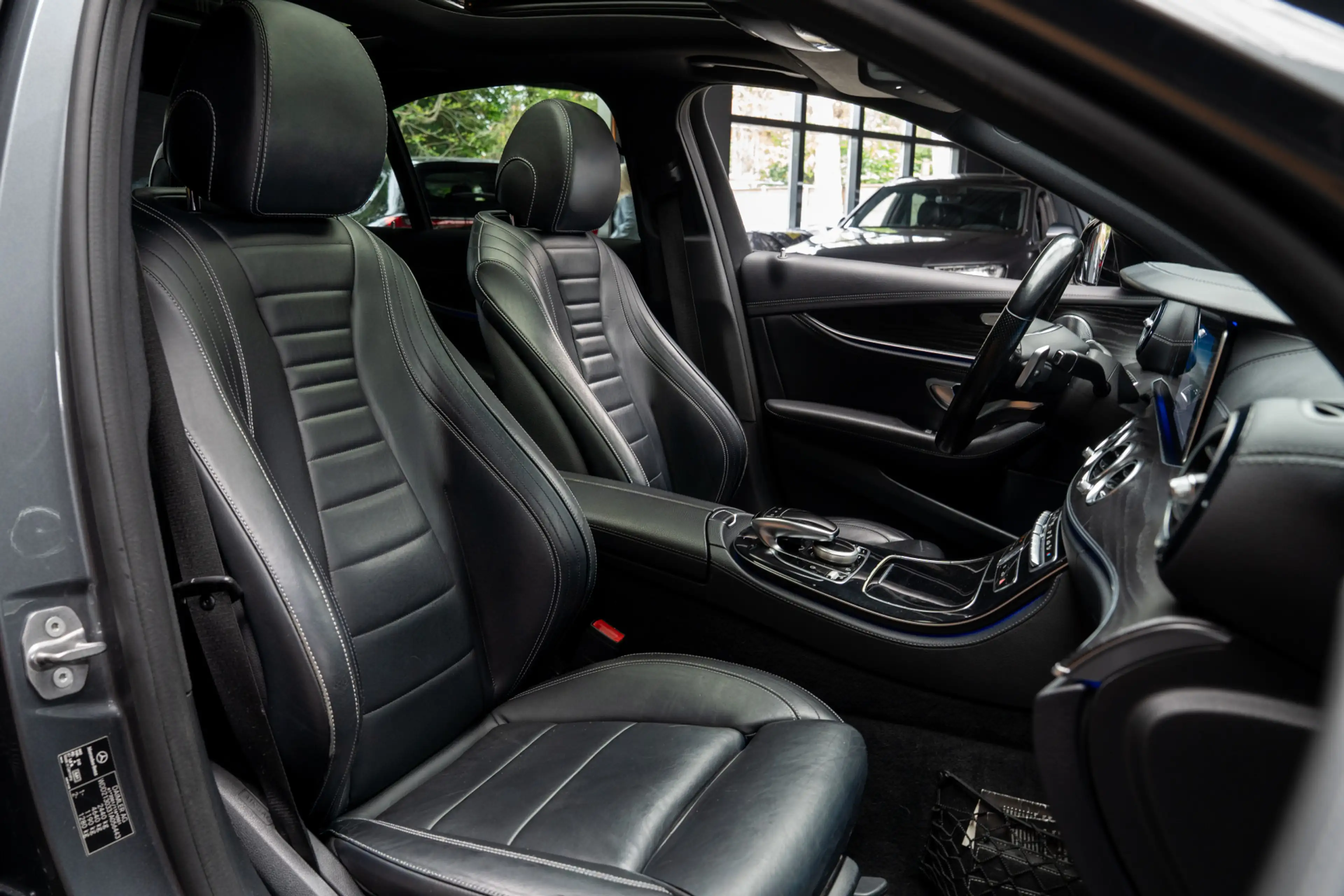 Mercedes-Benz E 350 d AMG Panodak Leer 360° Burmester Navi Softclose D — photo 20