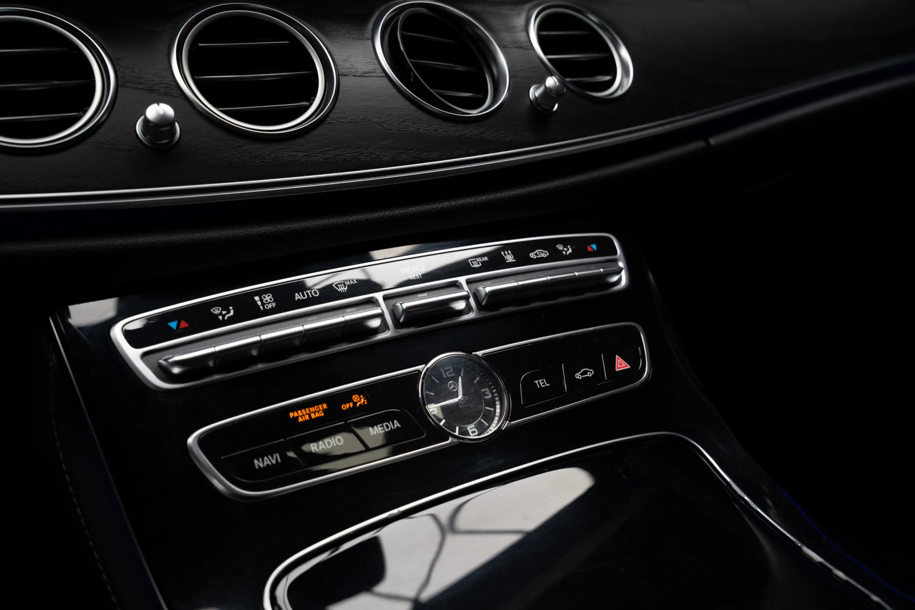 Mercedes-Benz E 350 d AMG Panodak Leer 360° Burmester Navi Softclose D — photo 25