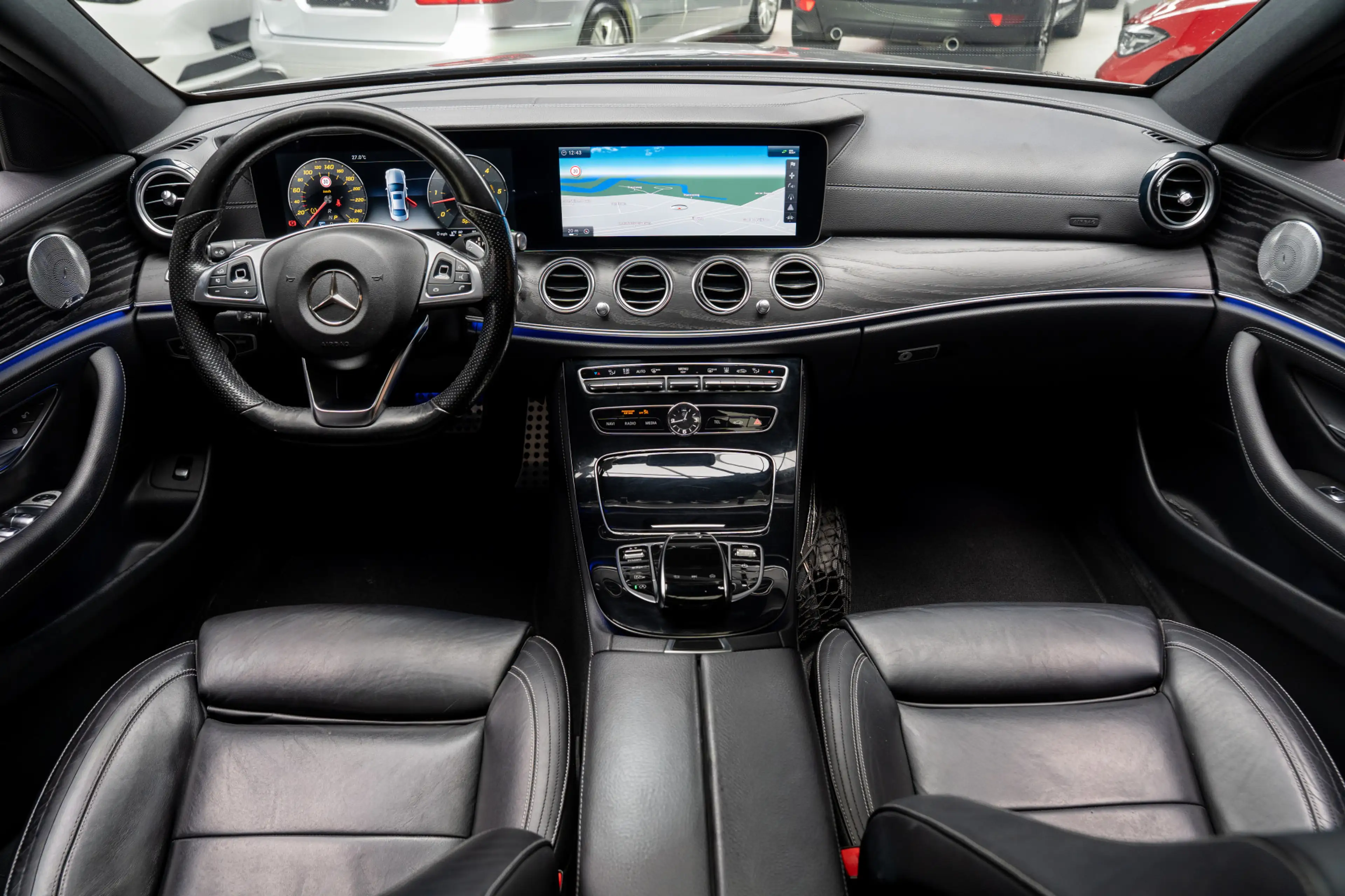 Mercedes-Benz E 350 d AMG Panodak Leer 360° Burmester Navi Softclose D — photo 12