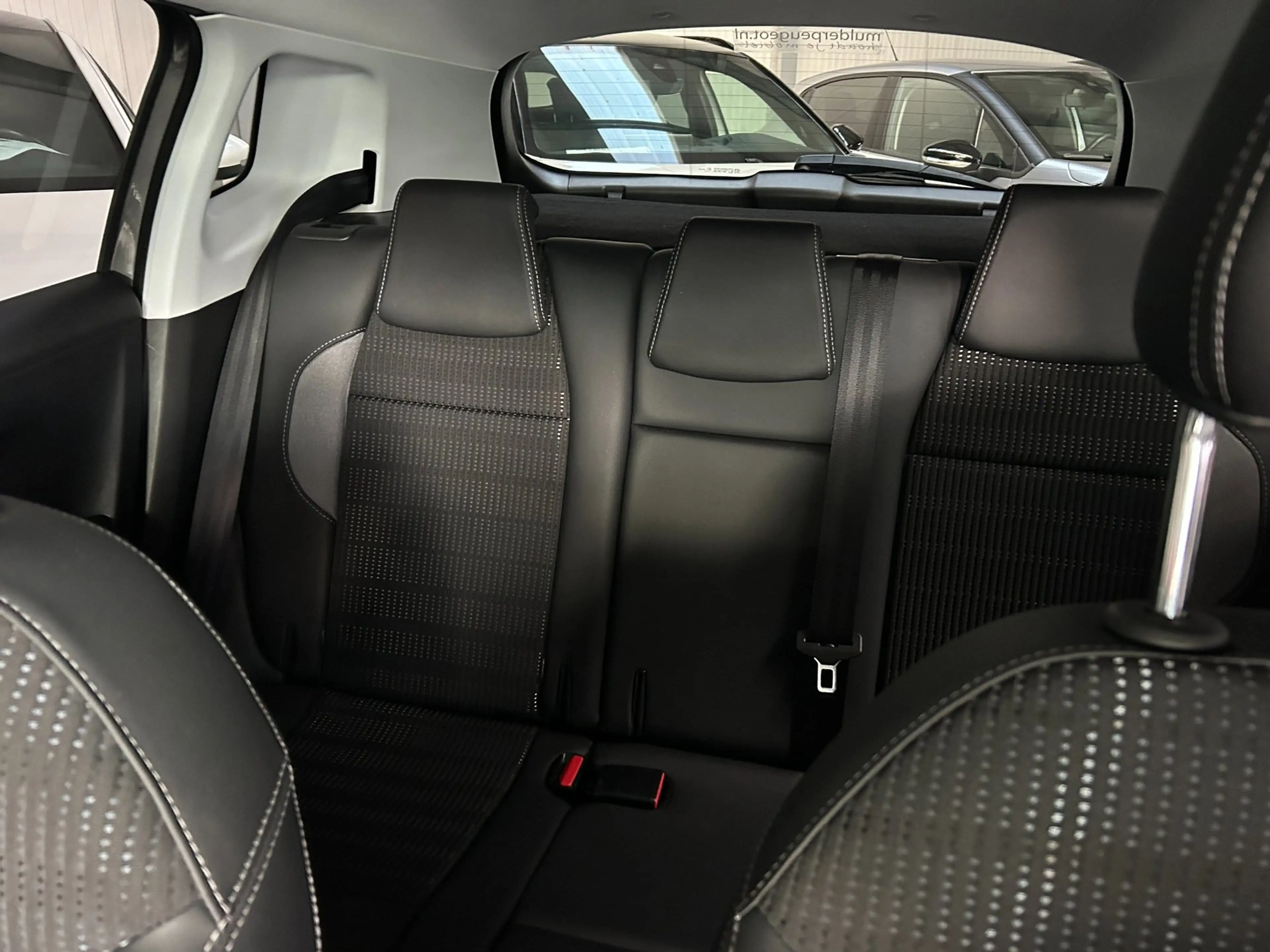 Peugeot 2008 1.2 PureTech Allure Ecc, Panorama.Cruise — photo 10