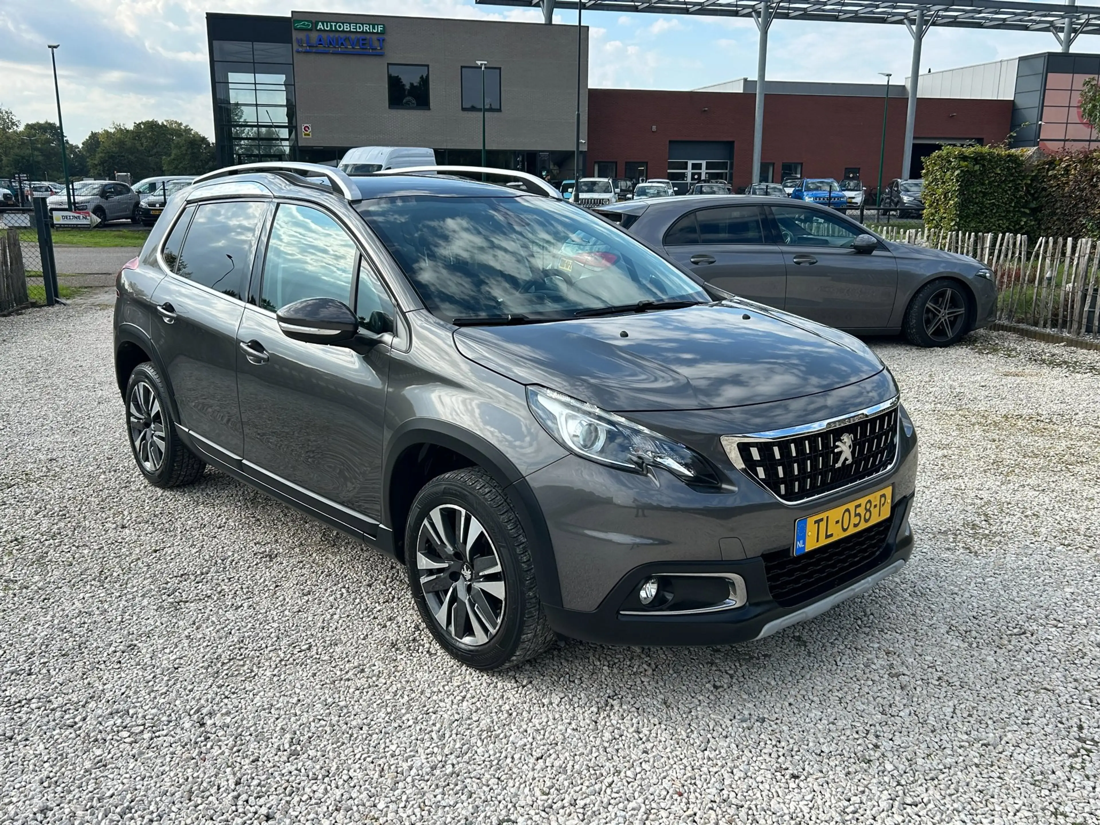 Peugeot 2008 1.2 PureTech Allure Ecc, Panorama.Cruise — photo 18
