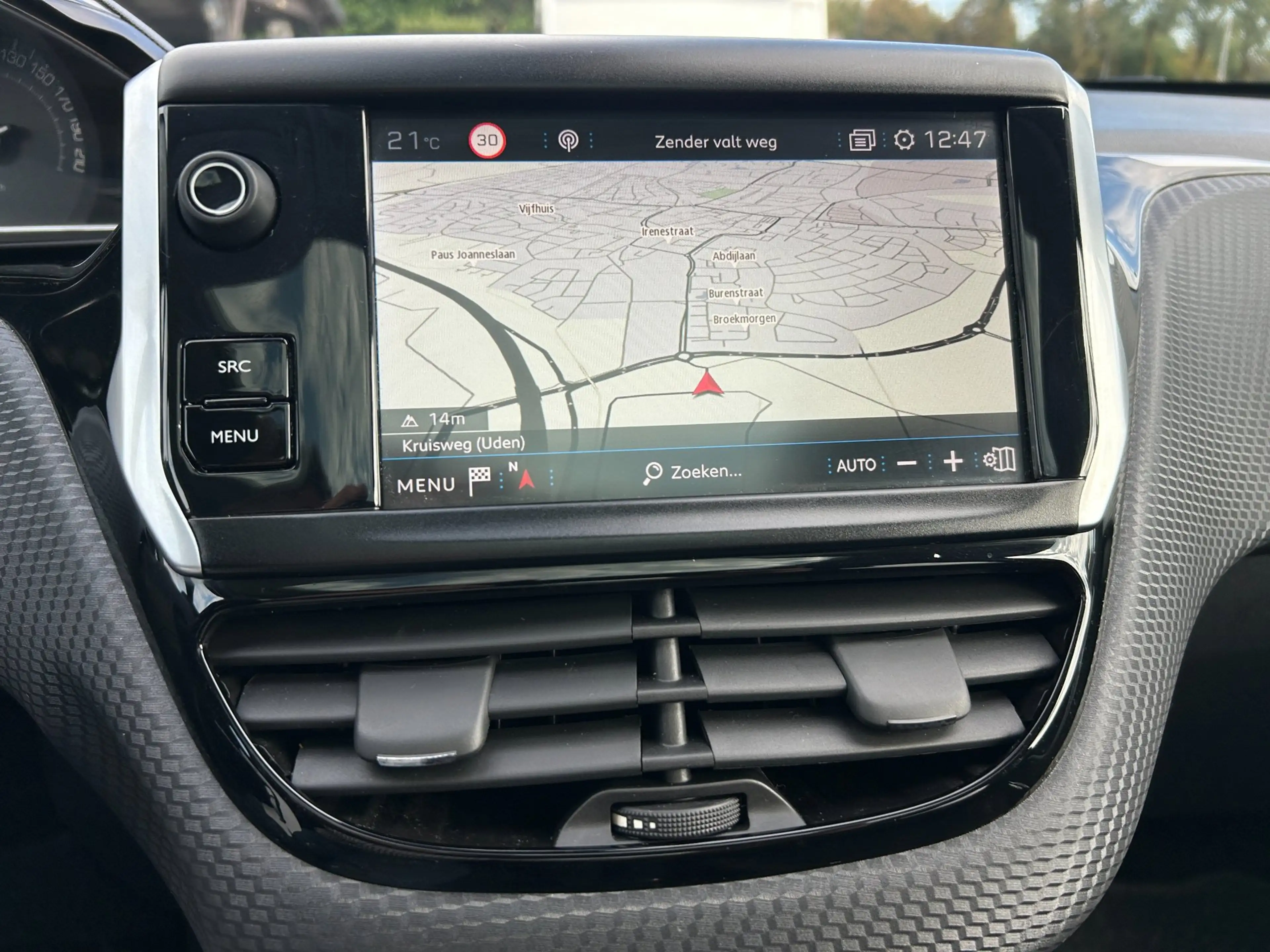 Peugeot 2008 1.2 PureTech Allure Ecc, Panorama.Cruise — photo 4