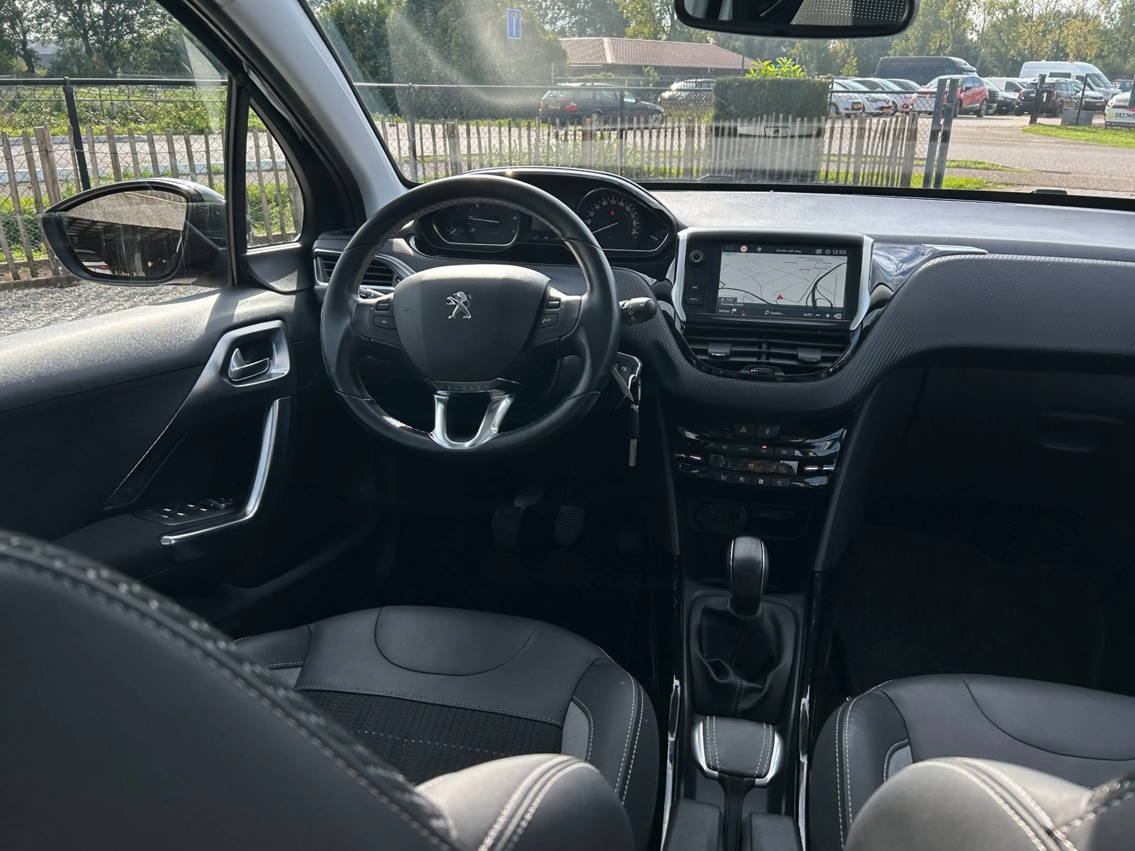 Peugeot 2008 1.2 PureTech Allure Ecc, Panorama.Cruise — photo 8