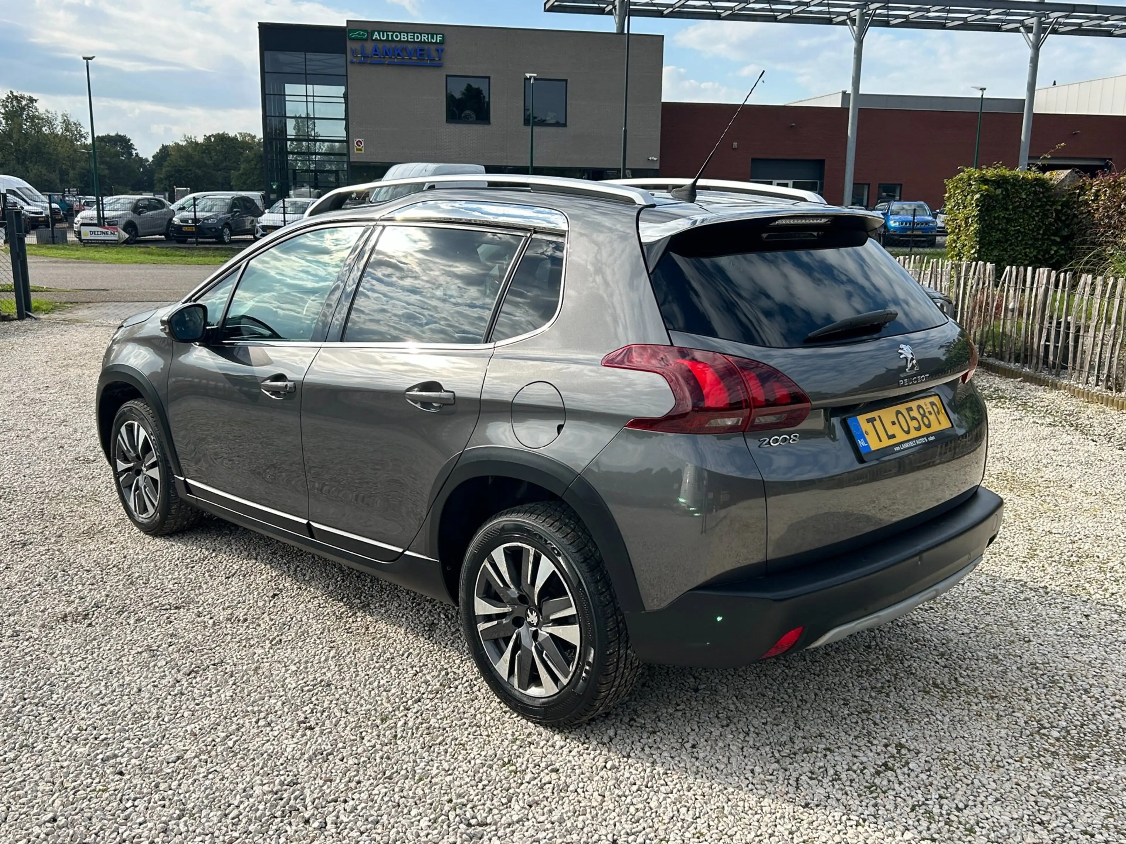 Peugeot 2008 1.2 PureTech Allure Ecc, Panorama.Cruise — photo 19