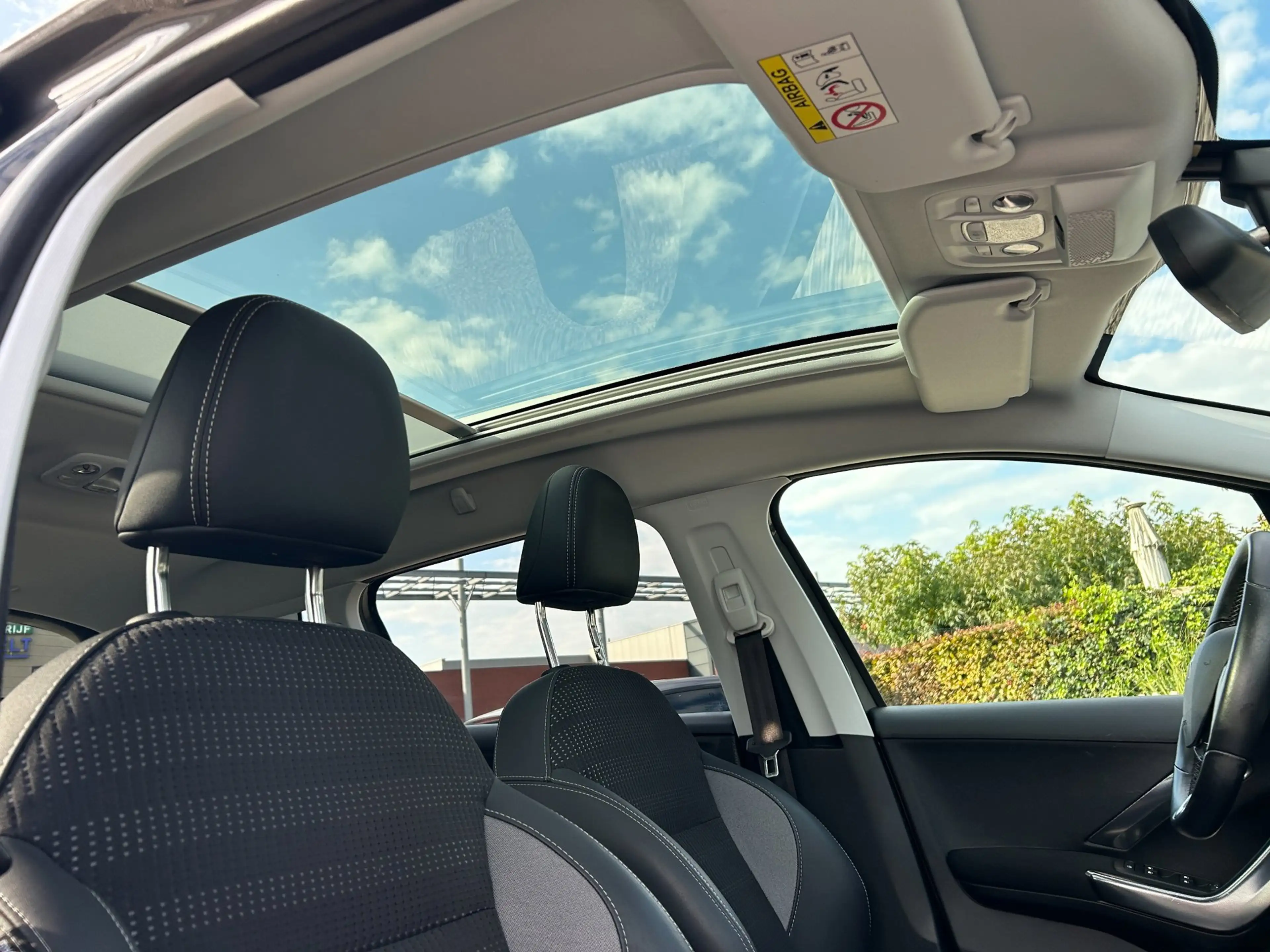Peugeot 2008 1.2 PureTech Allure Ecc, Panorama.Cruise — photo 13