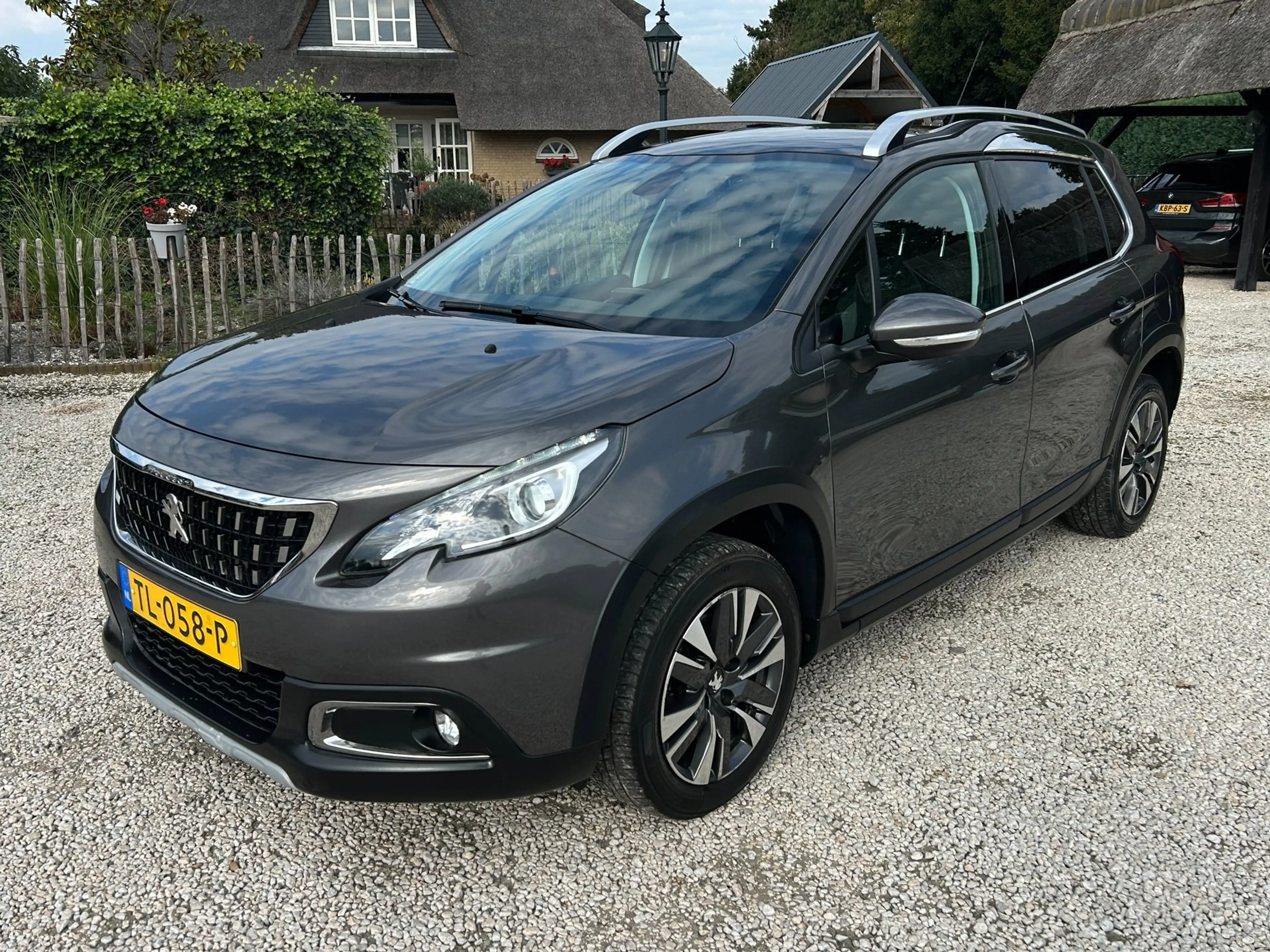 Peugeot 2008 1.2 PureTech Allure Ecc, Panorama.Cruise — photo 20