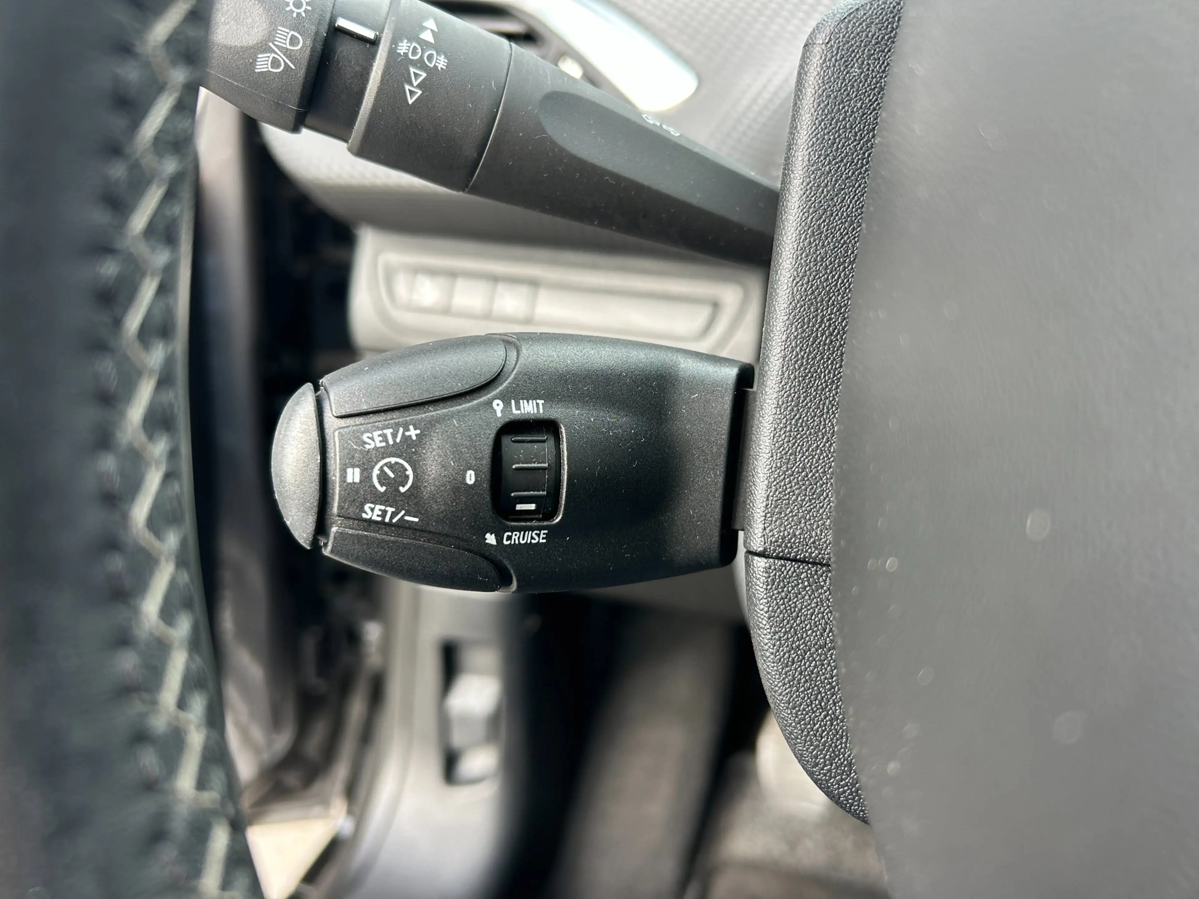 Peugeot 2008 1.2 PureTech Allure Ecc, Panorama.Cruise — photo 16
