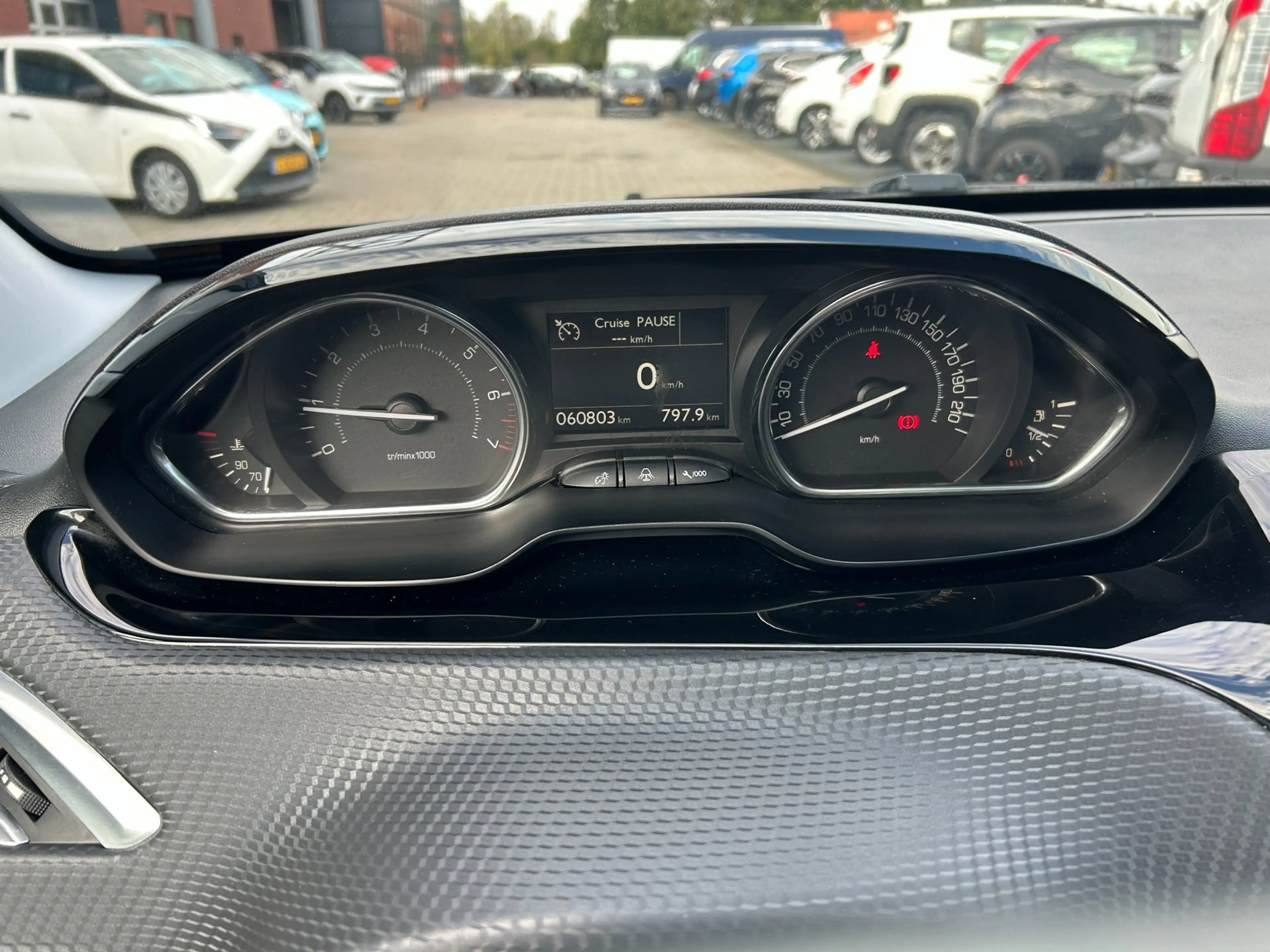 Peugeot 2008 1.2 PureTech Allure Ecc, Panorama.Cruise — photo 14