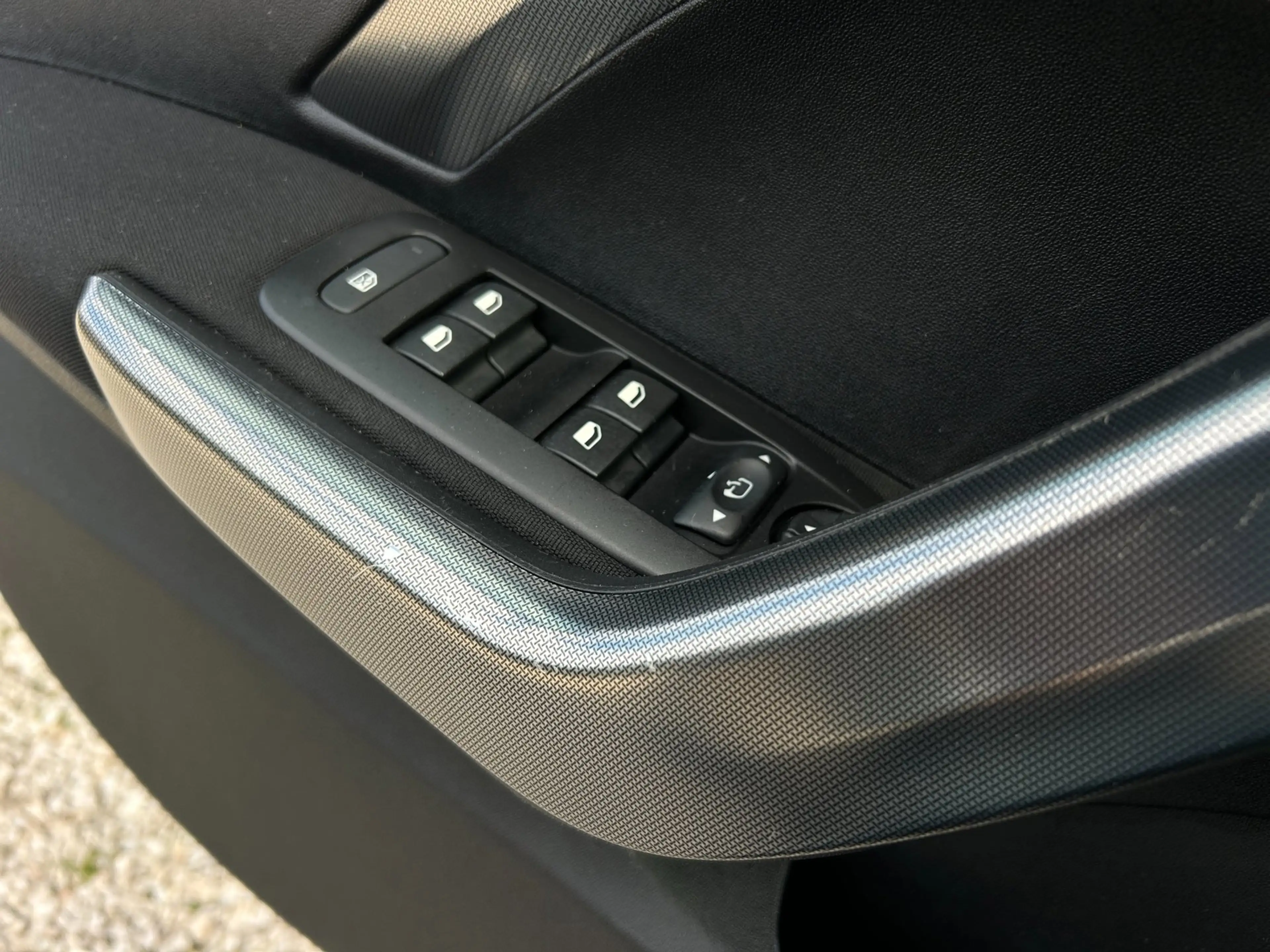 Peugeot 2008 1.2 PureTech Allure Ecc, Panorama.Cruise — photo 12