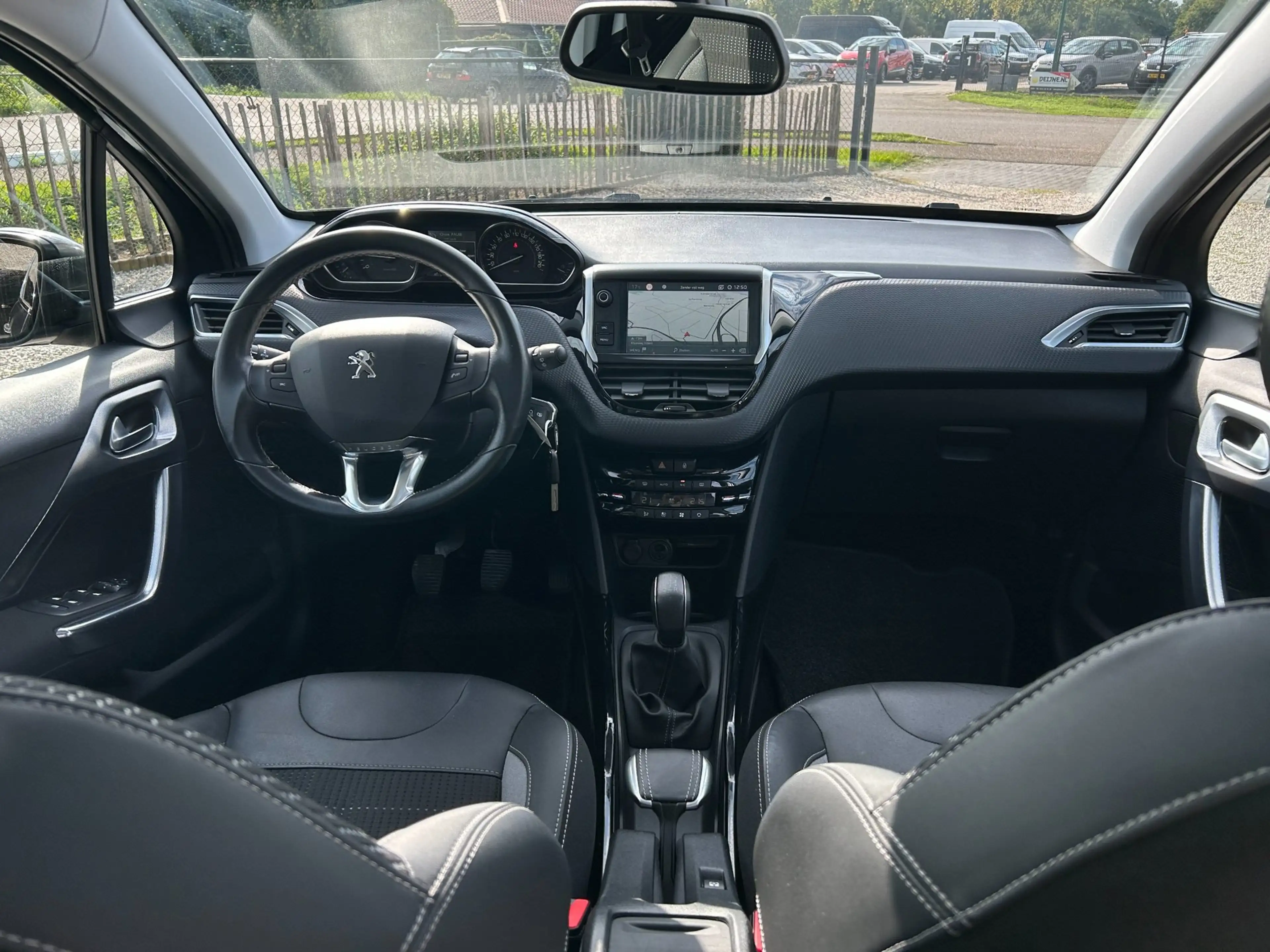 Peugeot 2008 1.2 PureTech Allure Ecc, Panorama.Cruise — photo 3