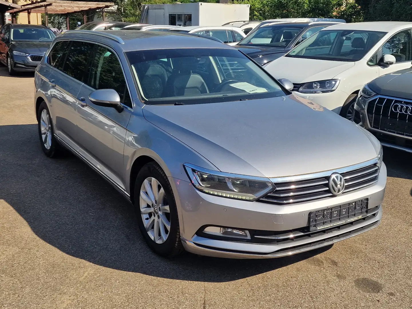 Volkswagen Passat Variant 2.0-TDI Highline FULL-LED*LEDER*ACC*Navi*AHK*PDC Grau - 2