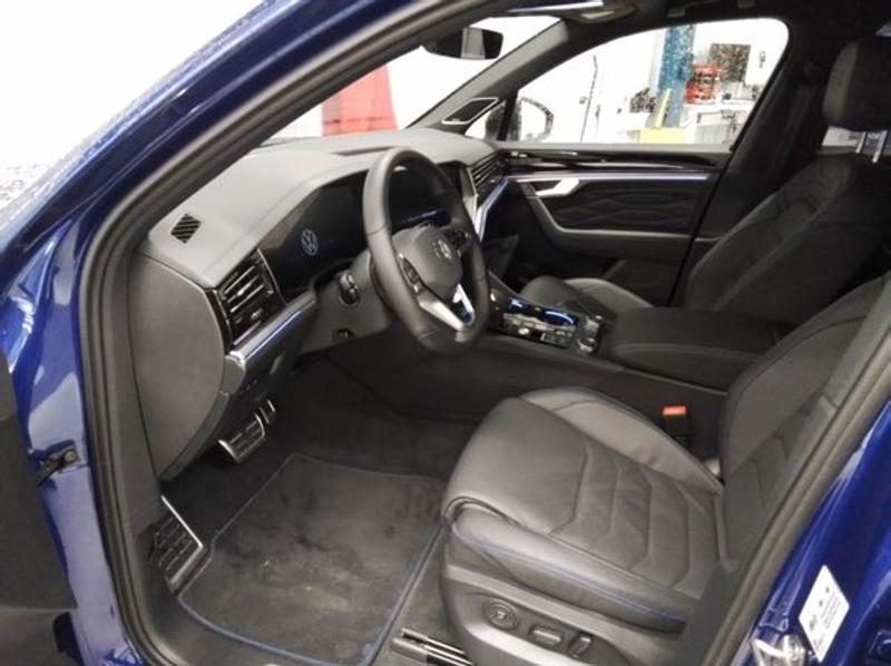 Volkswagen Touareg R 3.0 e-Hybrid AHK Massage HUD Memory AHK HUD — photo 4