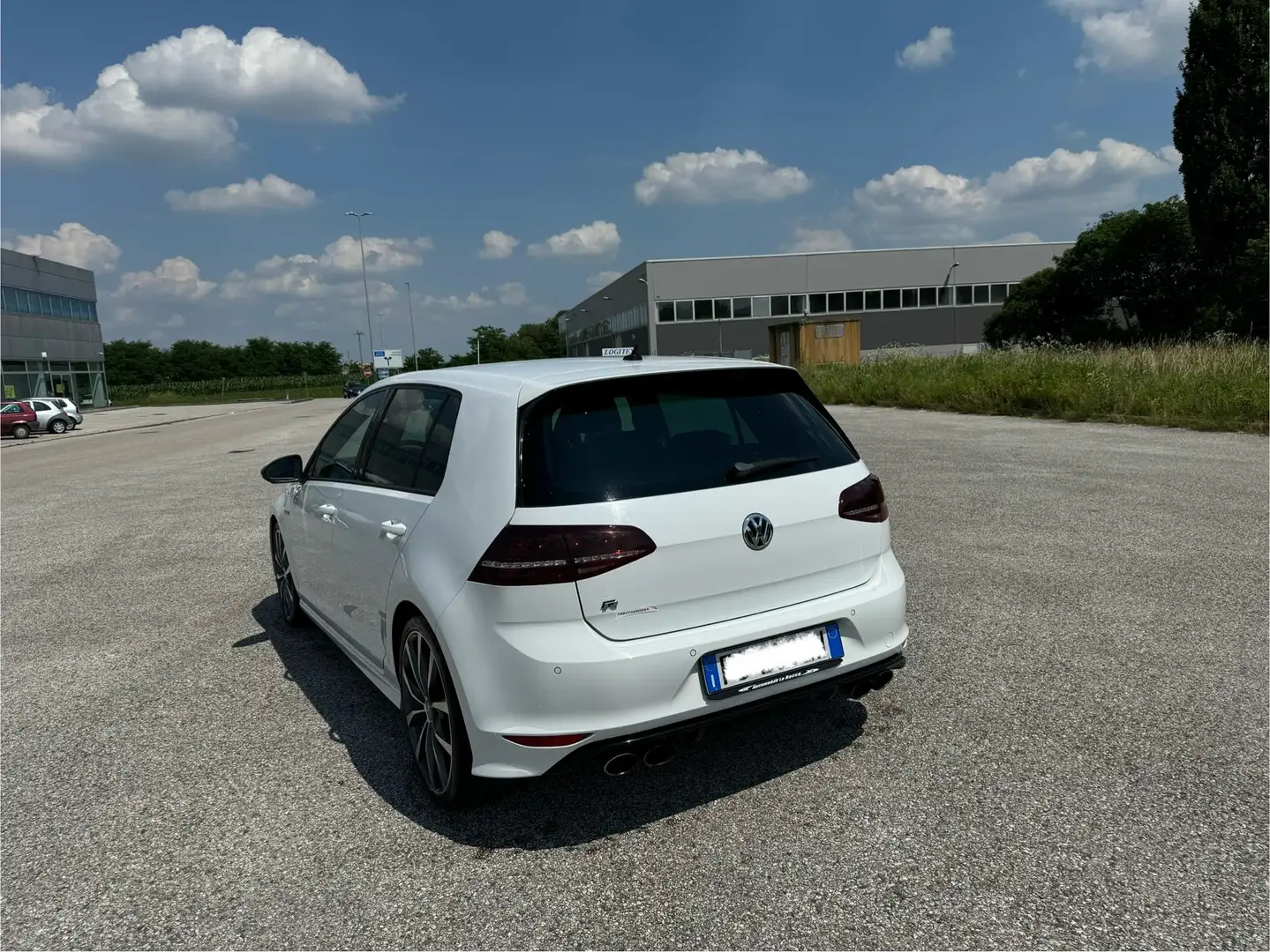 Volkswagen Golf R - 2