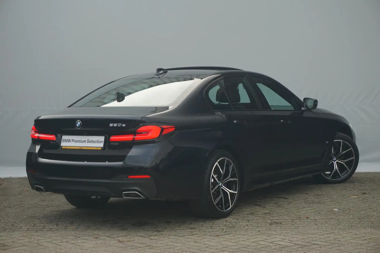 BMW 520 5 Serie Sedan 520e M Sportpakket | Schuif-kantelda Schwarz - 2
