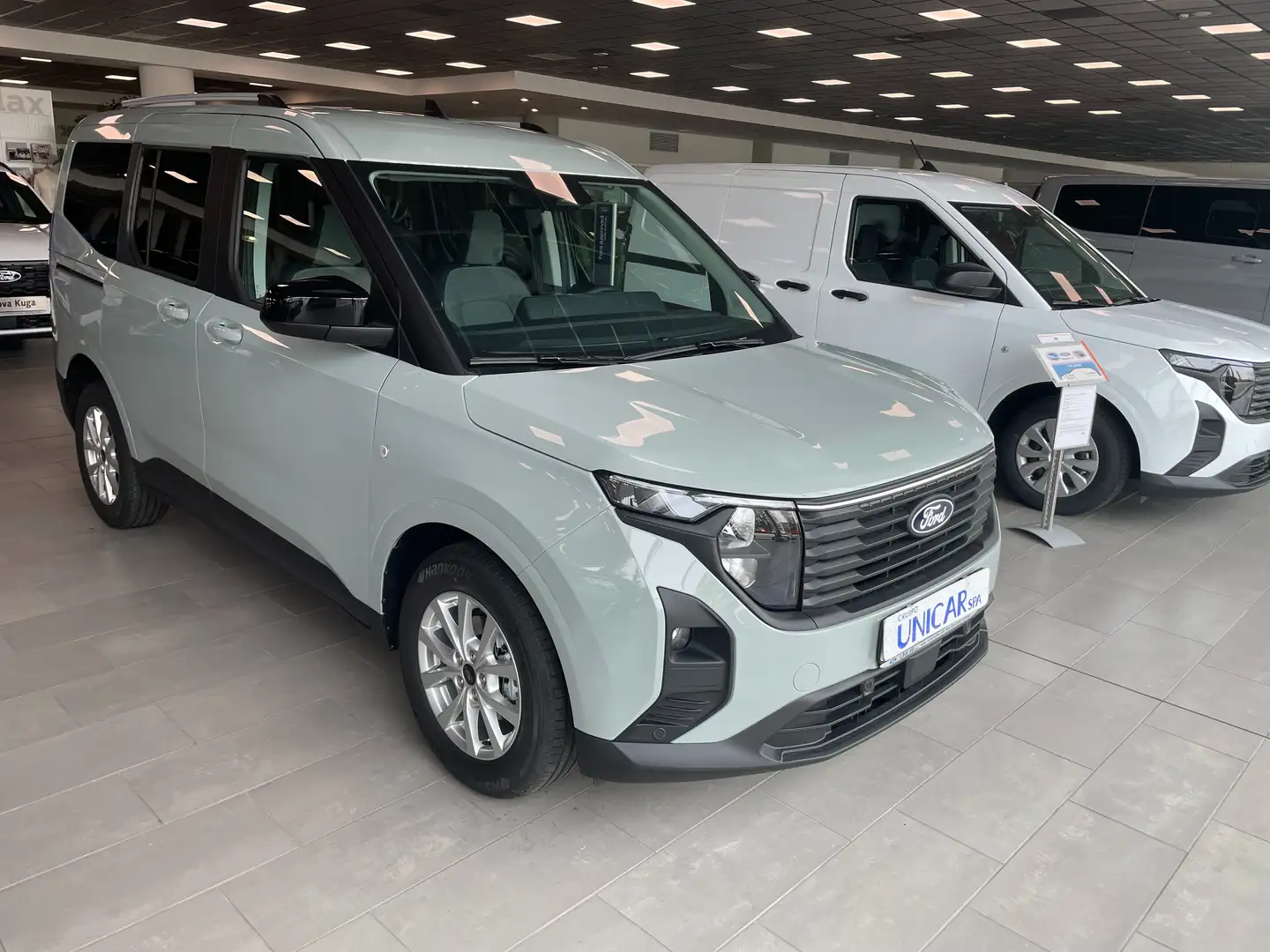 Ford Tourneo Courier 1.0 ECOBOOST 125CV TITANIUM Gris - 2