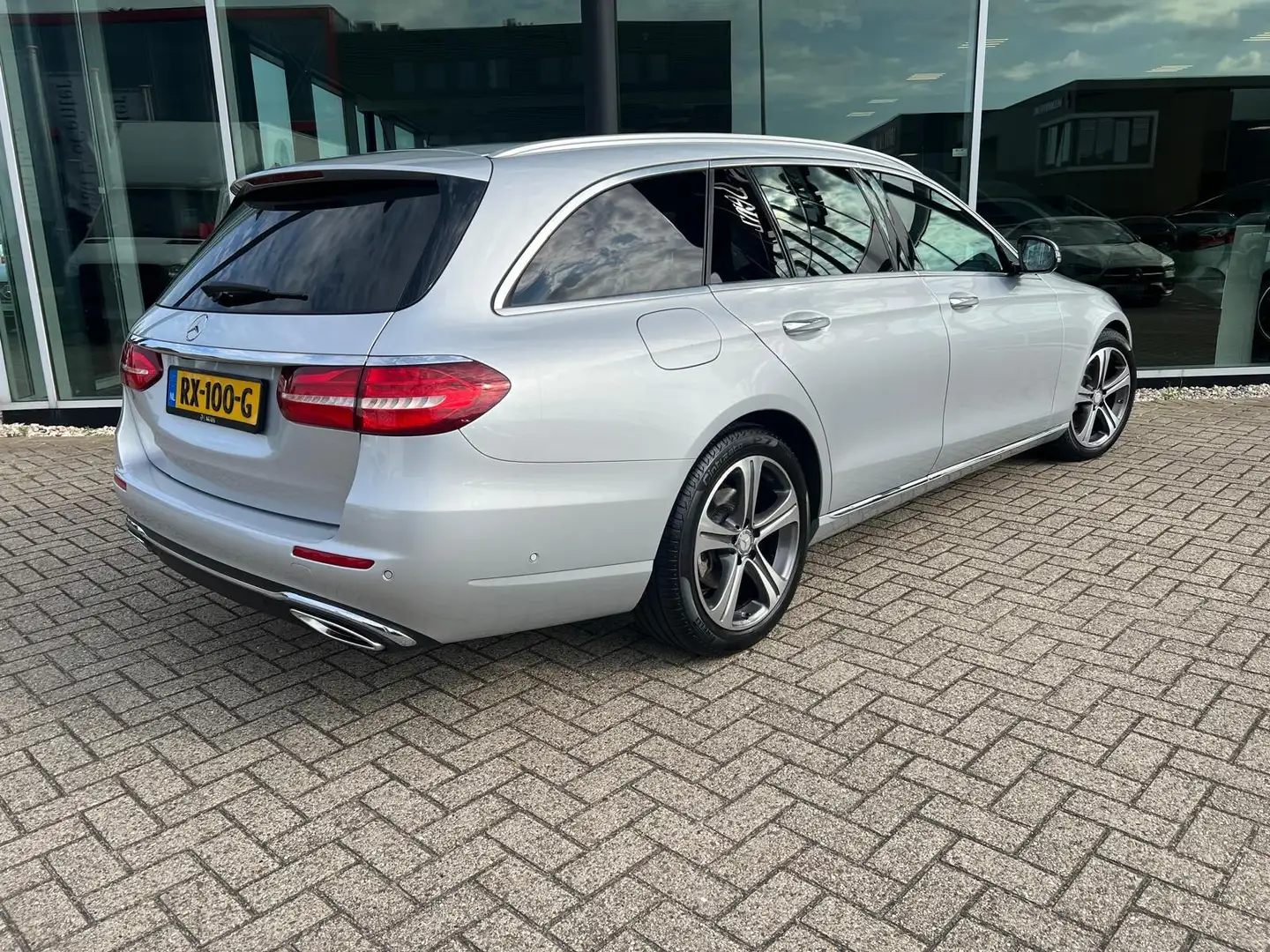 Mercedes-Benz E 200 Estate Dealer onderhouden Grijs - 2