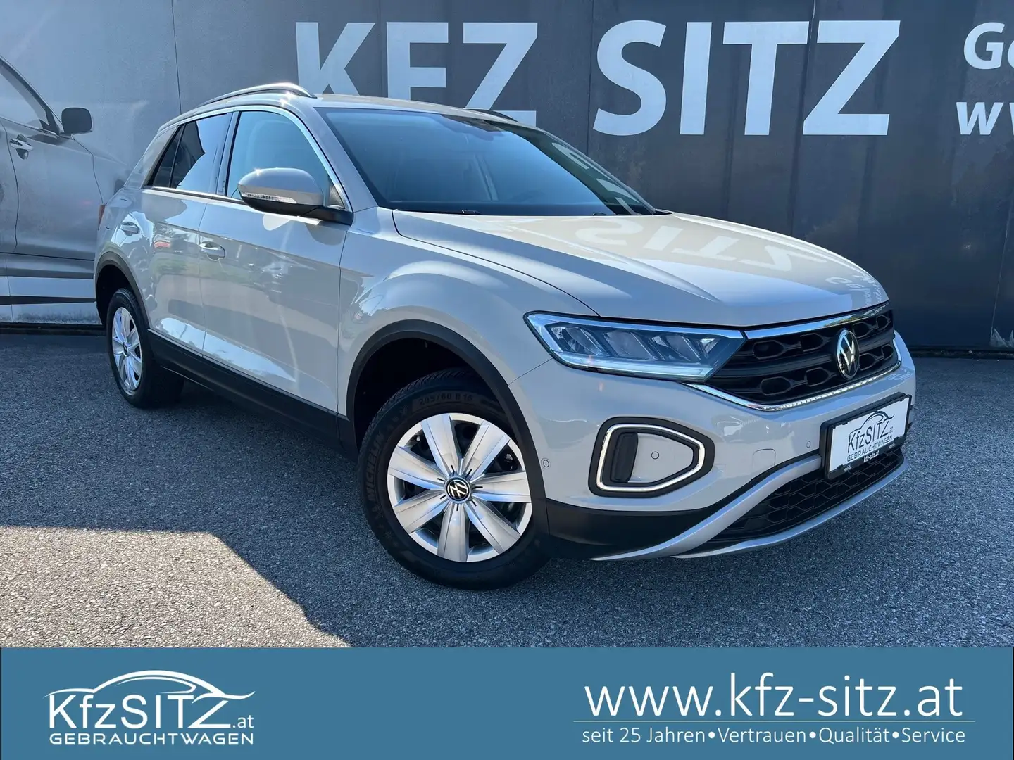 Volkswagen T-Roc 1,0 TSI Life| ACC* NAVI Grau - 1