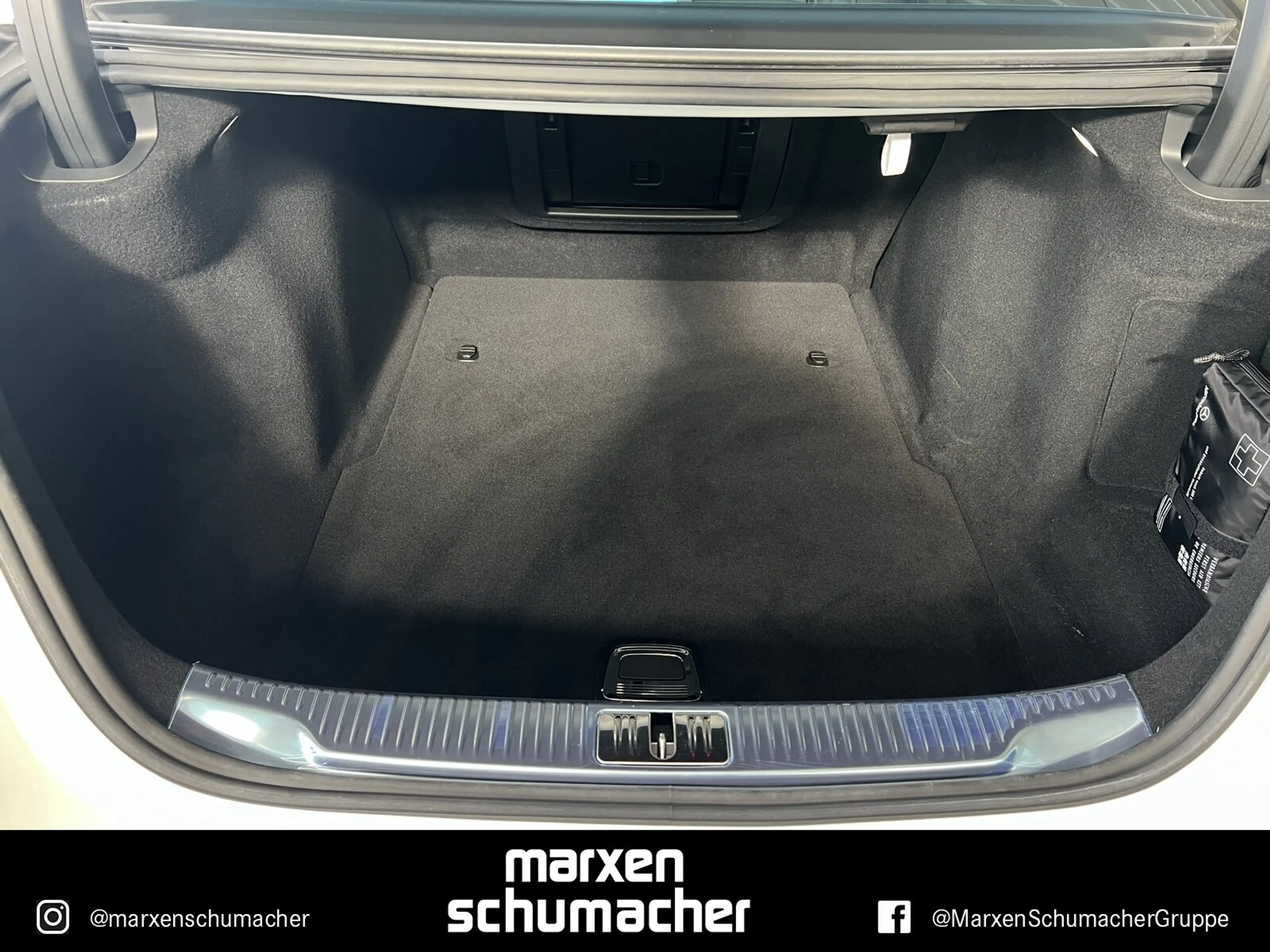 Mercedes-Benz S 580 Maybach S 580 Chauffeur+Massage+Pano+Magno — photo 14
