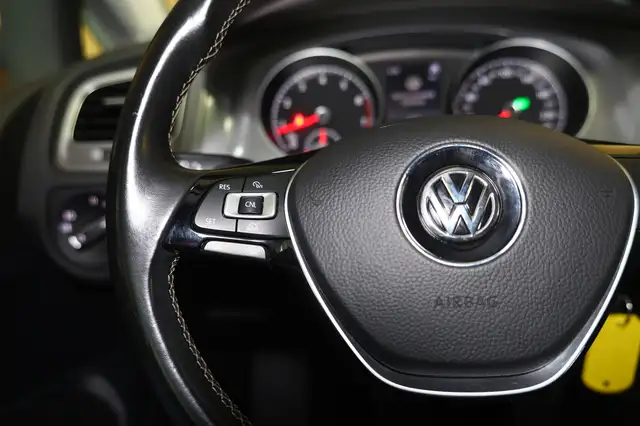 Volkswagen Golf view 13