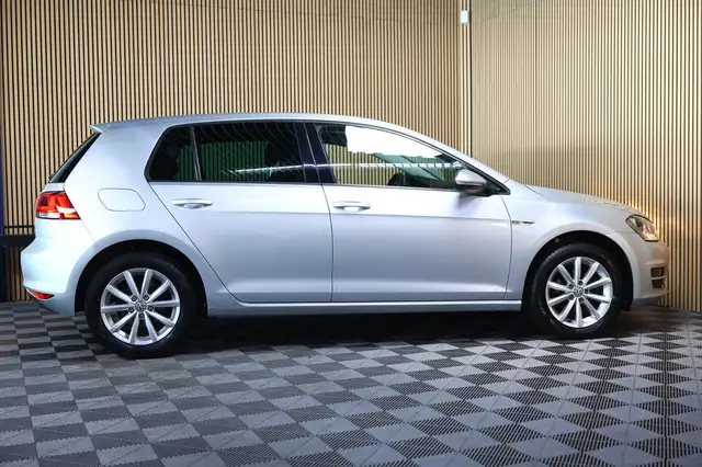 Volkswagen Golf view 6