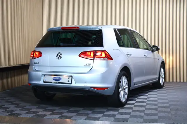 Volkswagen Golf view 3