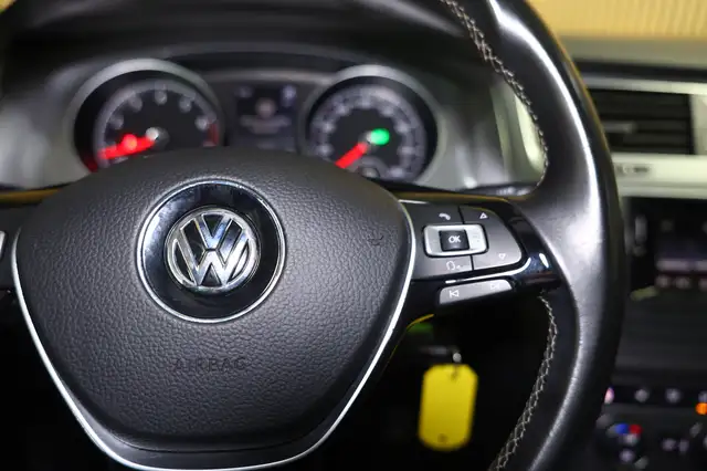 Volkswagen Golf view 14