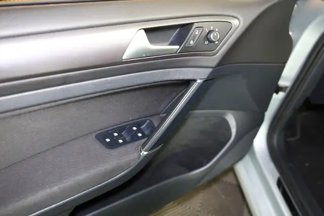 Volkswagen Golf view 11