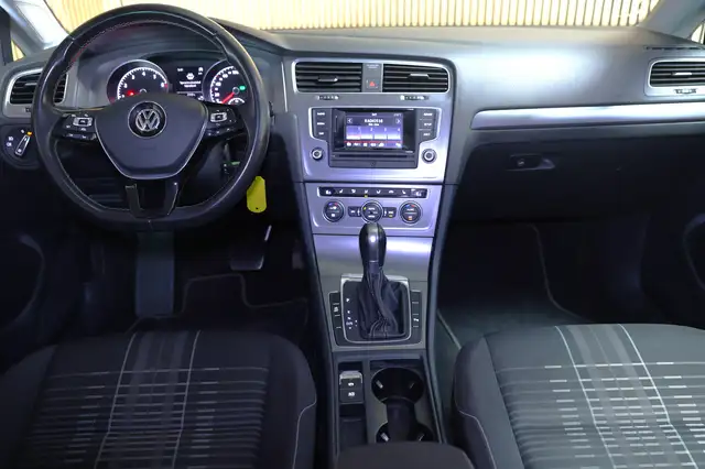 Volkswagen Golf view 2
