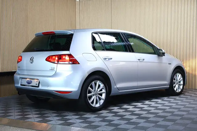 Volkswagen Golf view 5