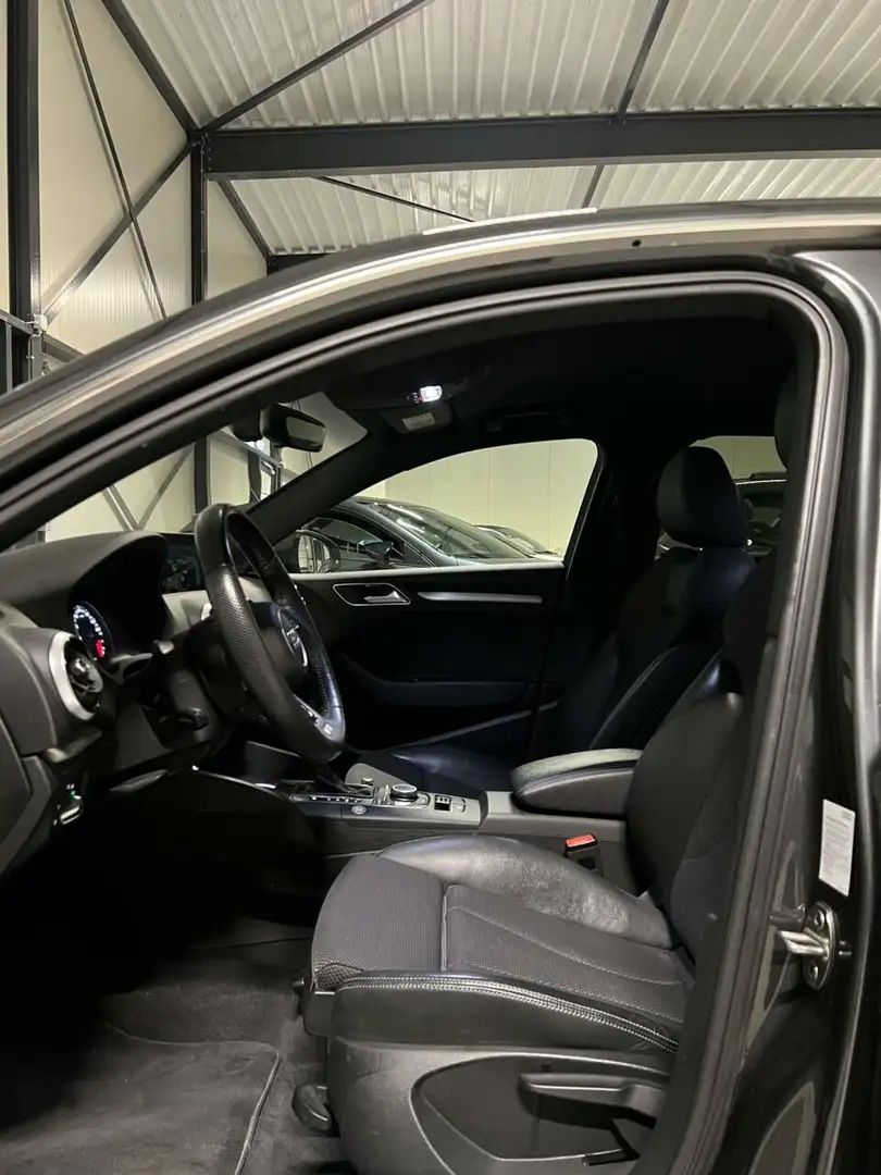 Audi A3 Sportback 35 TFSI 3X S-line Clima Navi PDC Stoelve Grijs - 2