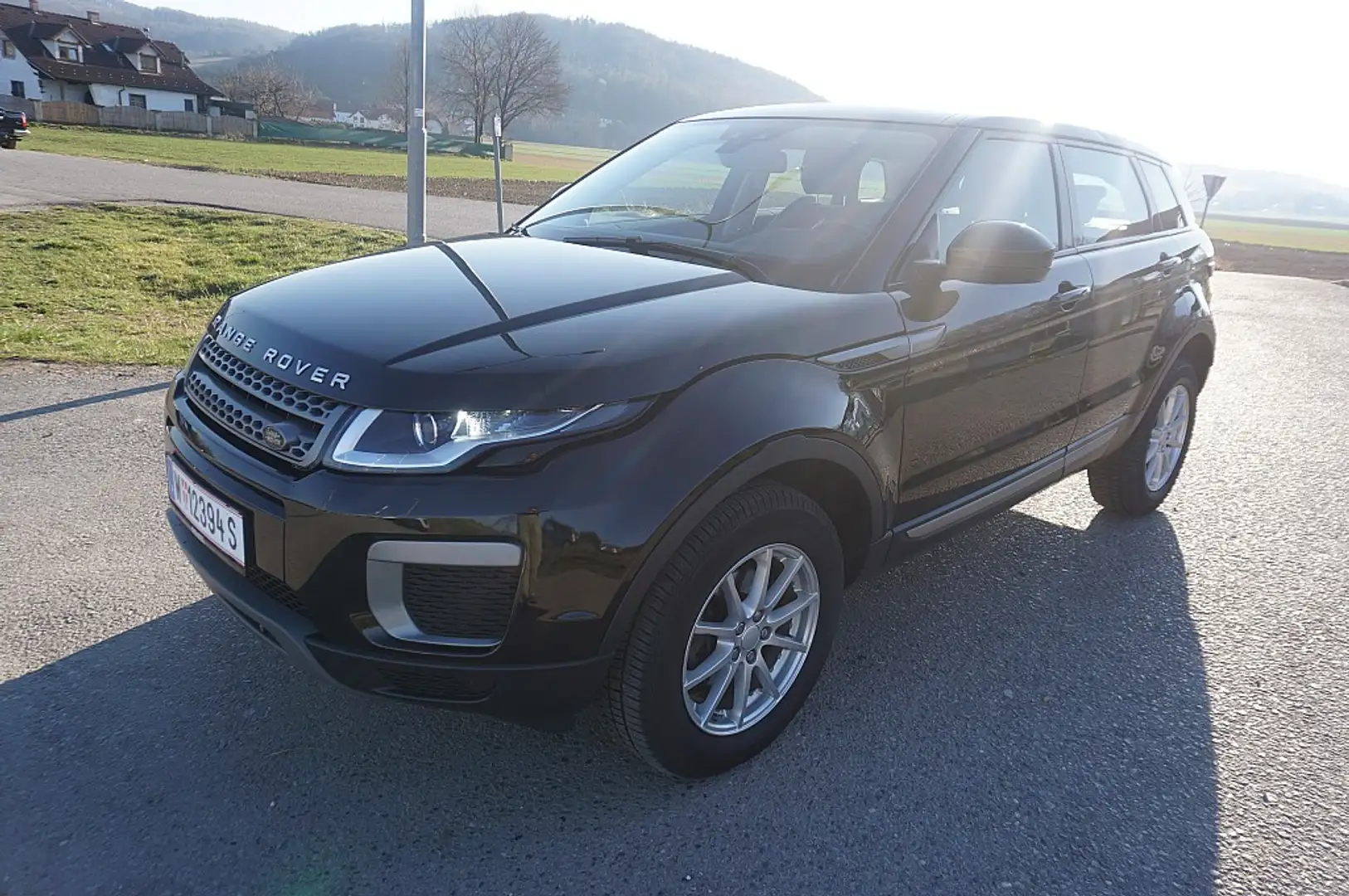 Land Rover Range Rover Evoque Pure 2,0 eD4 e-Capability Schwarz - 2