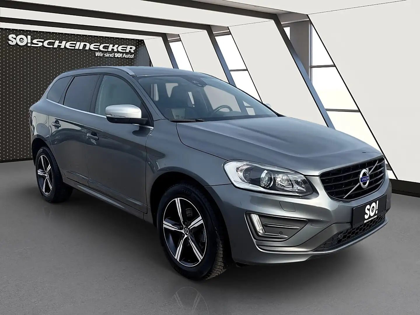 Volvo XC60 D3 R-Design Momentum Grau - 1