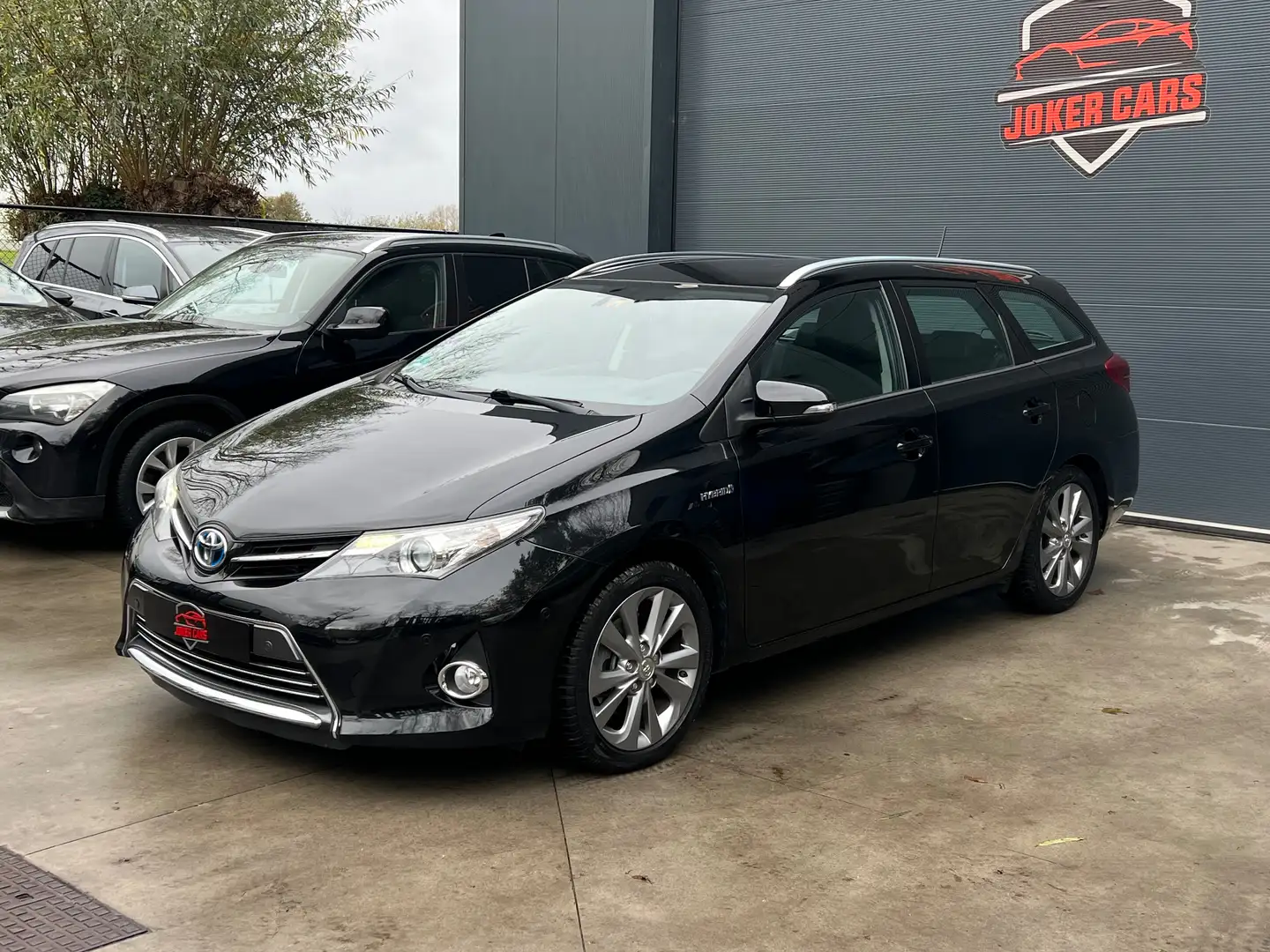 Toyota Auris 1.8HYBRID Automaat • Navi • Trekhaak Noir - 2
