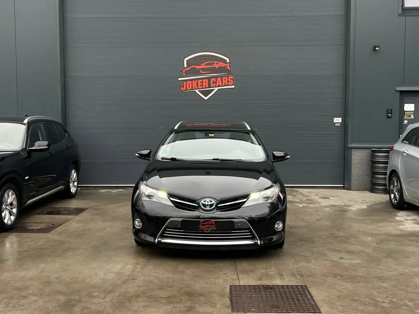 Toyota Auris 1.8HYBRID Automaat • Navi • Trekhaak Noir - 1