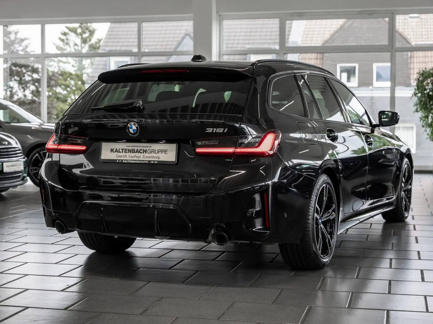 BMW 318 i Touring M-Sport FACEL. PANO AHK 360° LED Noir - 2