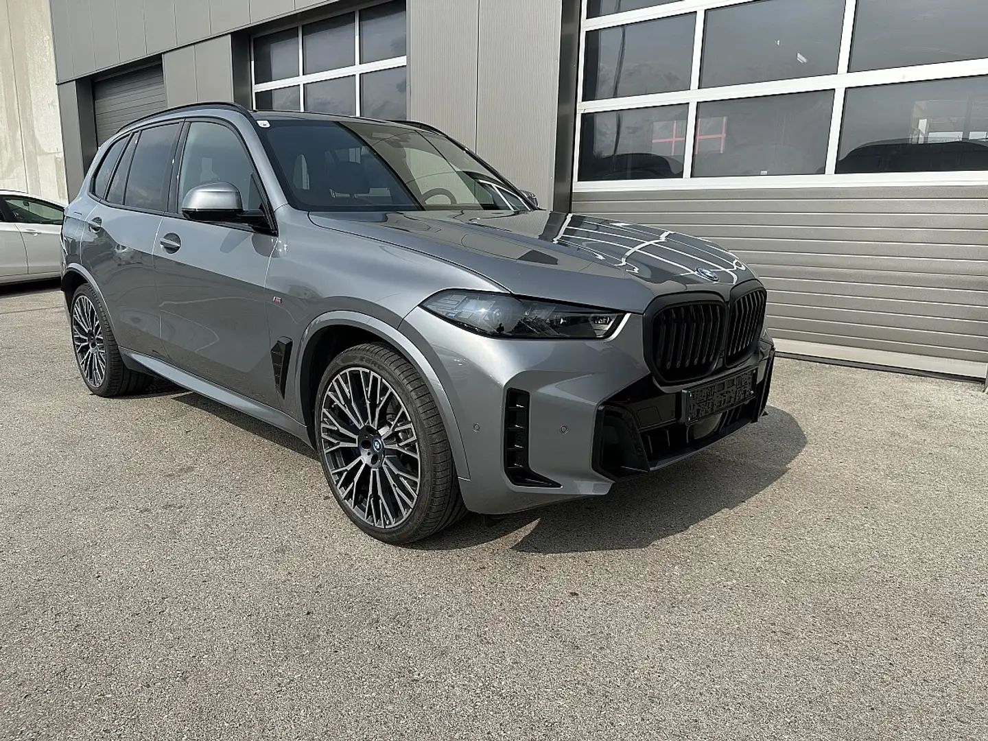 BMW X5 xDrive50e PHEV 25,7kWh Aut. Grau - 2