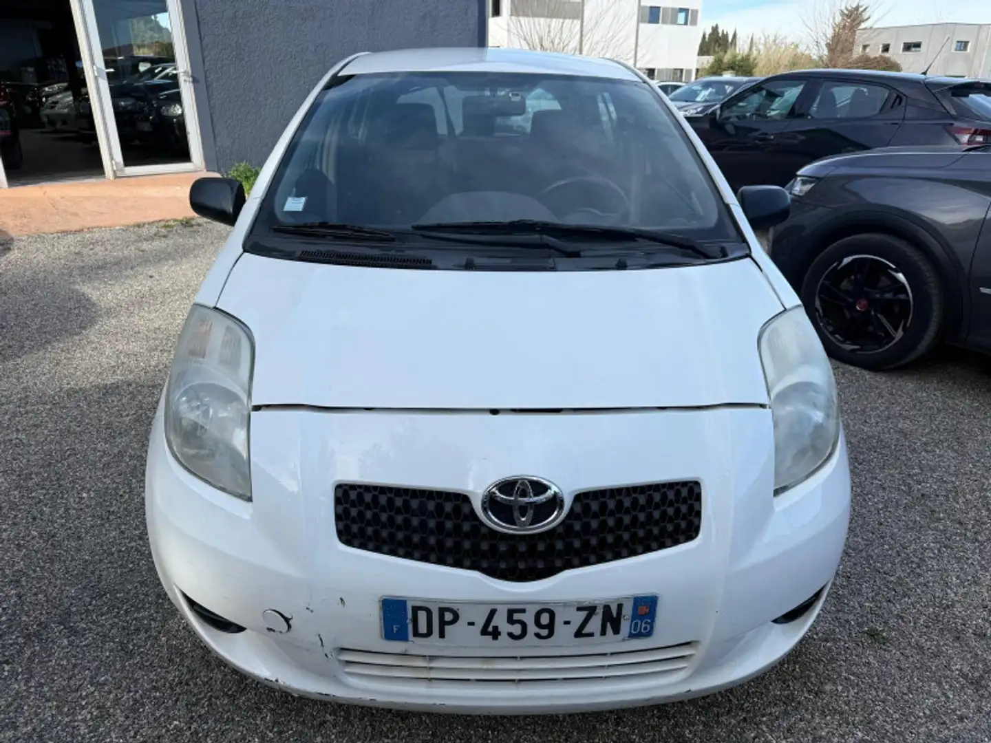 Toyota Yaris 69 VVT-I 5P Weiß - 2